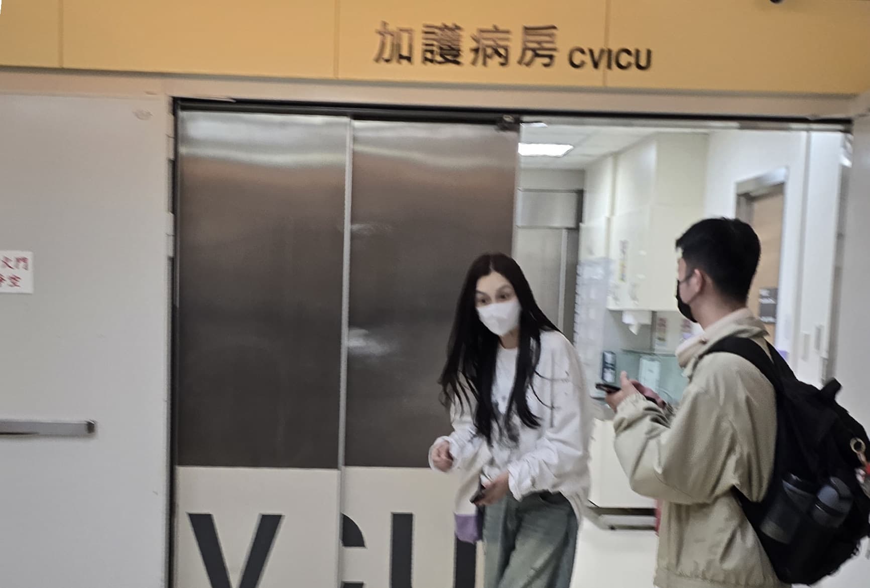 黑人老婆范瑋琪奔波在醫院、家裡及孩子的學校。