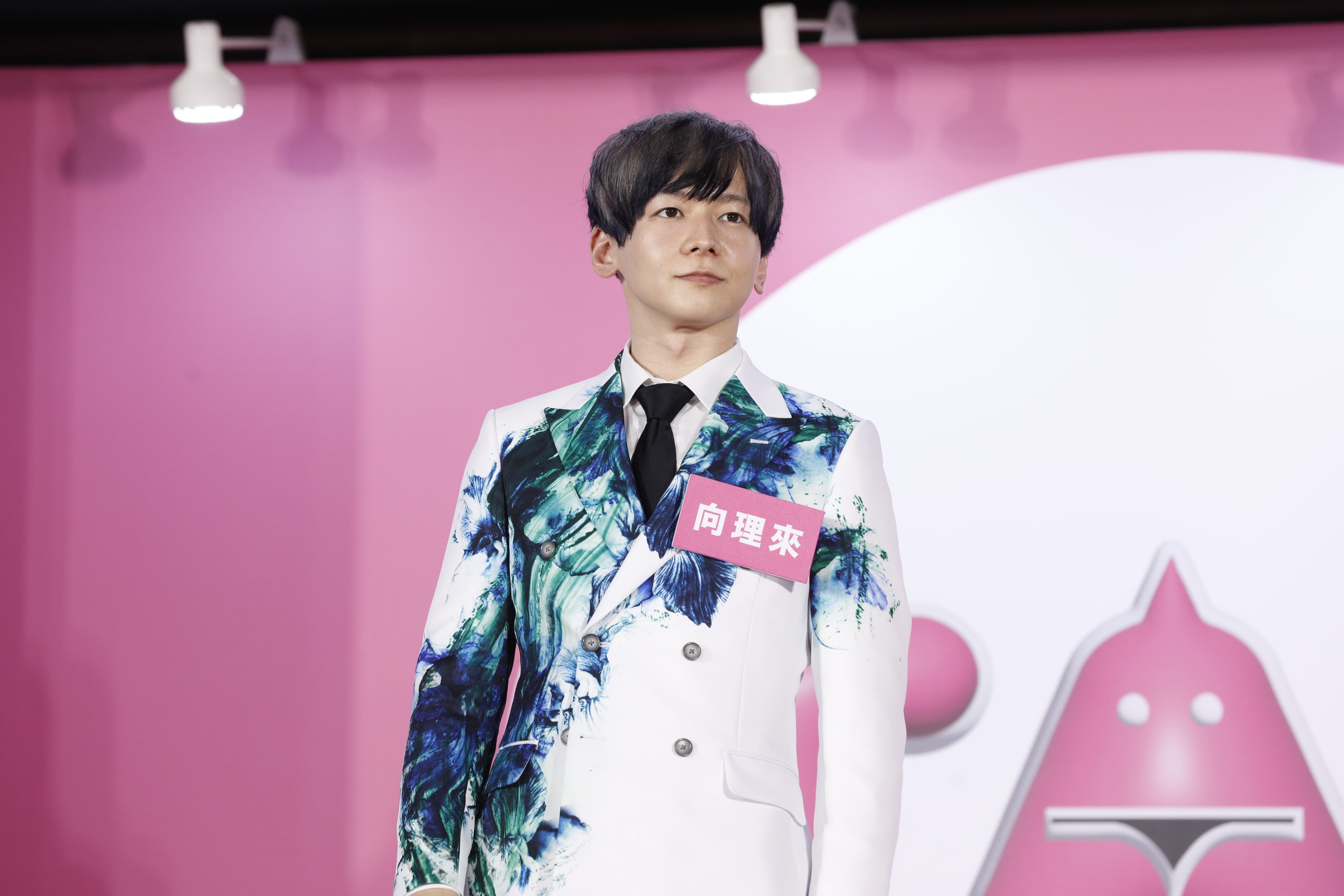 向理來以女性向作品走紅,近年也跨足同性題材,對戰過3,000人的他說想與大槻響再交戰一次。