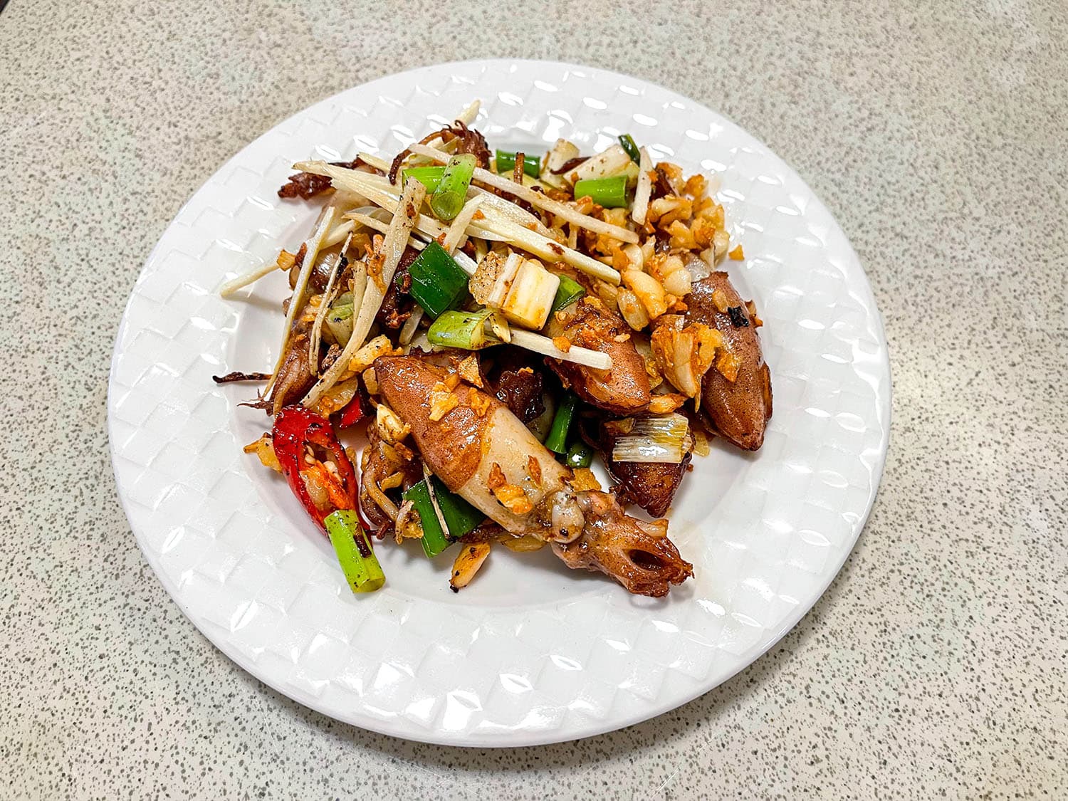 賣塩順的強項是家常菜,很適合親友聚會,週末還會推出限定菜餚。(Michelin提供)