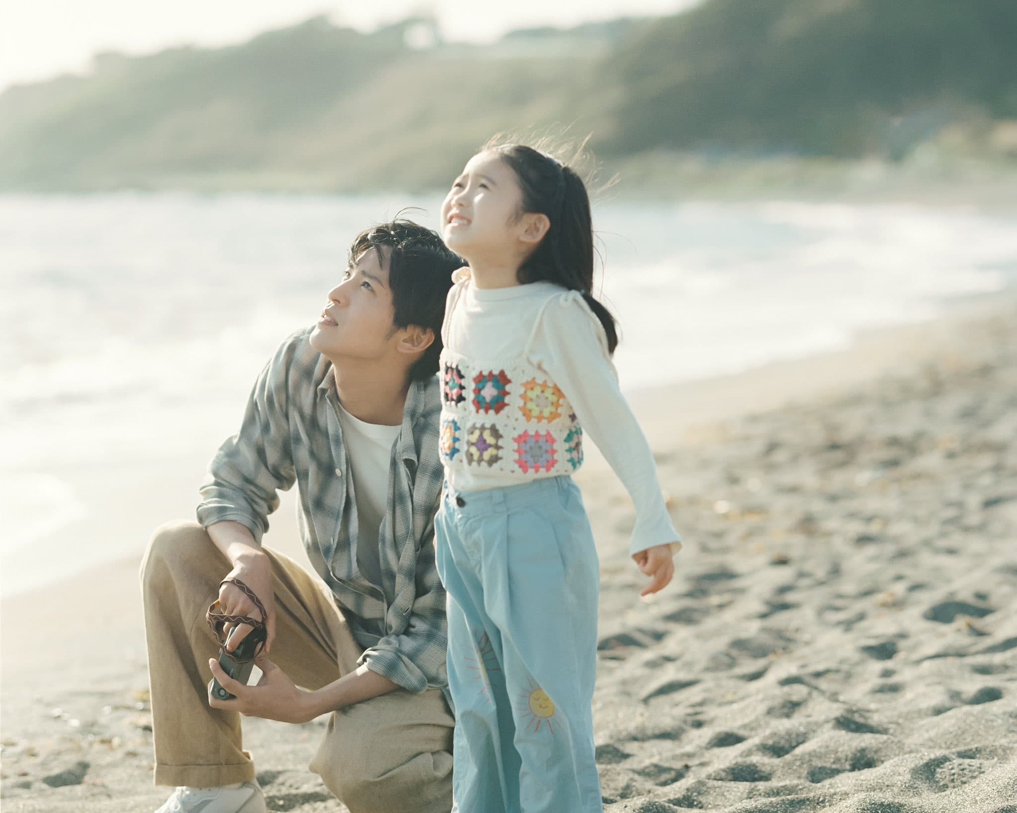 目黑蓮在新戲《海的開始》演出單親爸爸。(翻攝《海的開始》官方X)