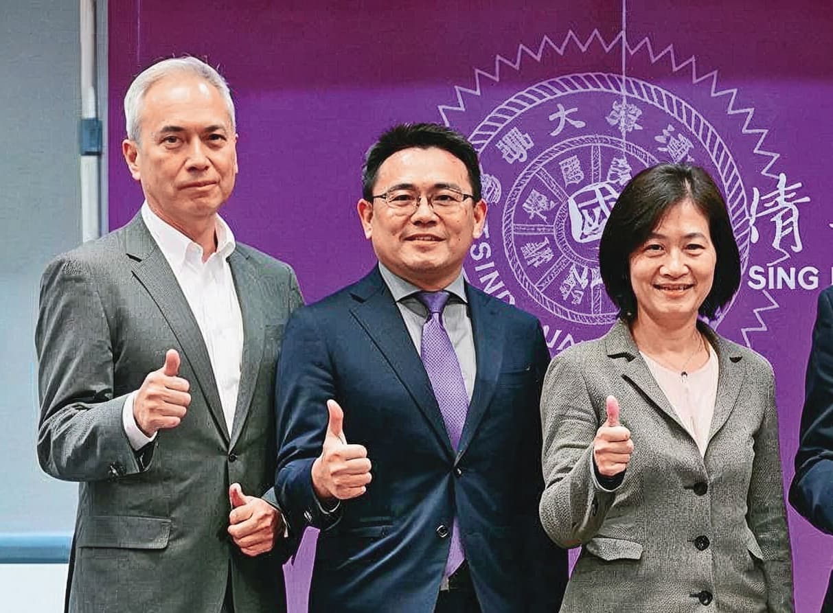輝達經理張登隆(左)位居要職,2023年曾與時任輝達全球副總裁邱麗孟(右)出席聯合創新中心簽約儀式。(翻攝清大官網)
