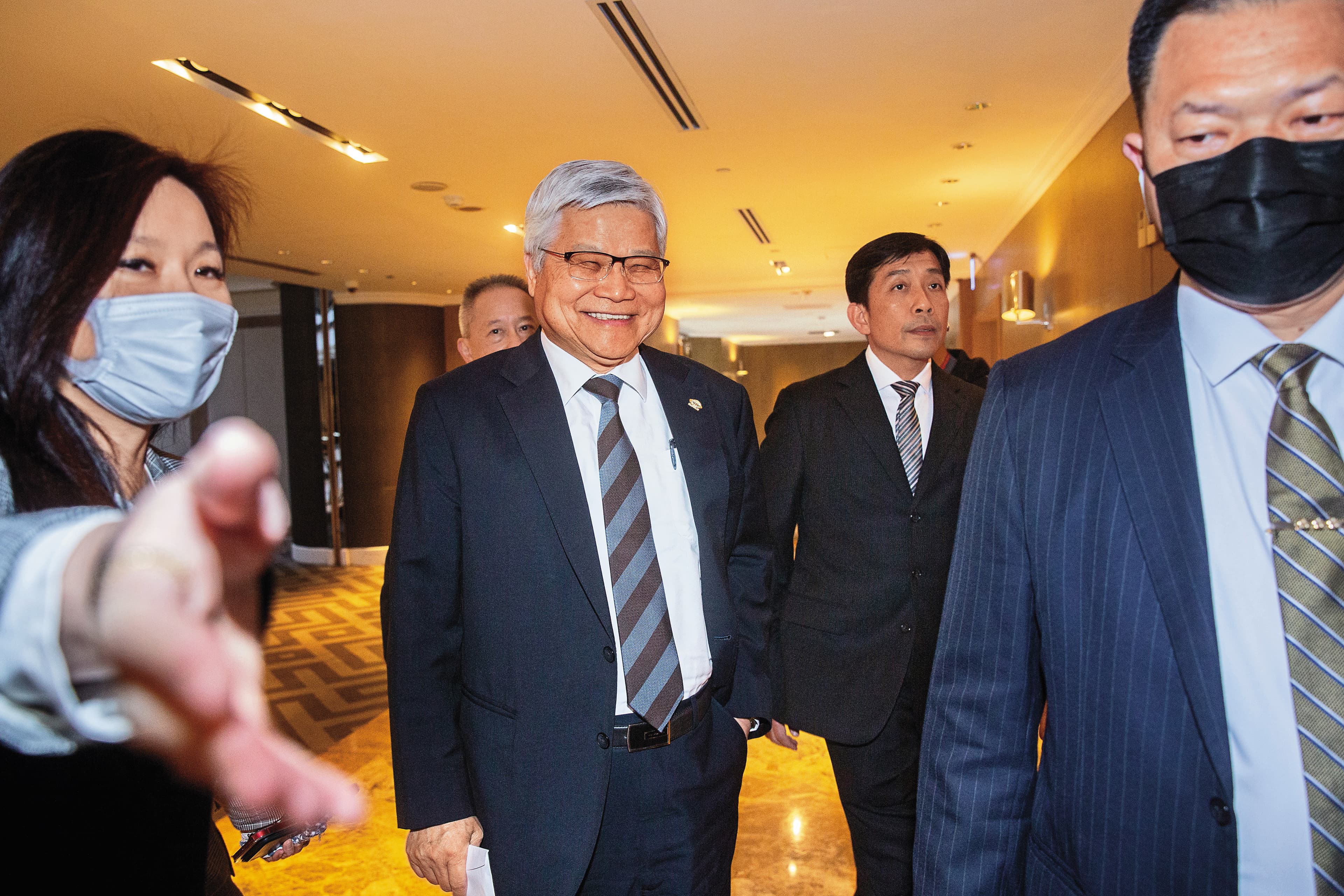 針對美國總統候選人川普指控台灣偷走晶片業，台積電董事長魏哲家表示海外布局策略不變。