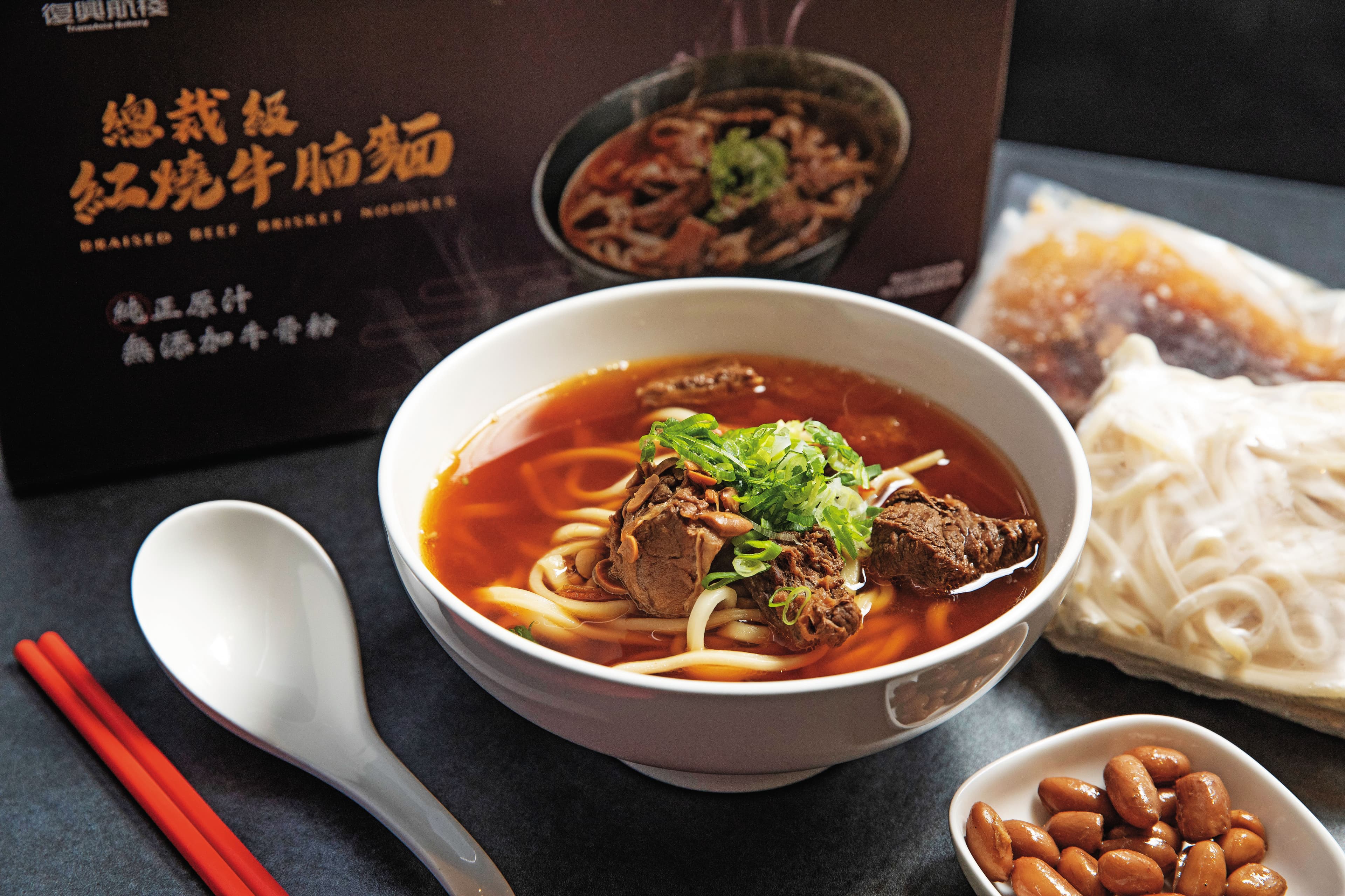 熱銷的牛腩麵料理包也是中保科總裁林孝信的最愛。