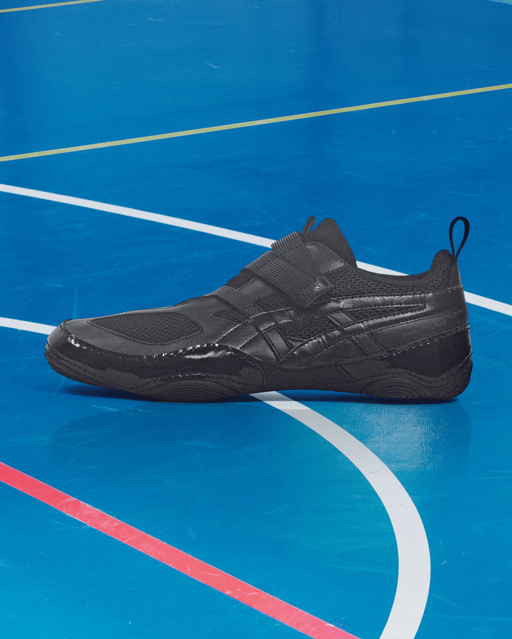 黑色ISSEY MIYAKE FOOT。NT$8,280(君梵提供)