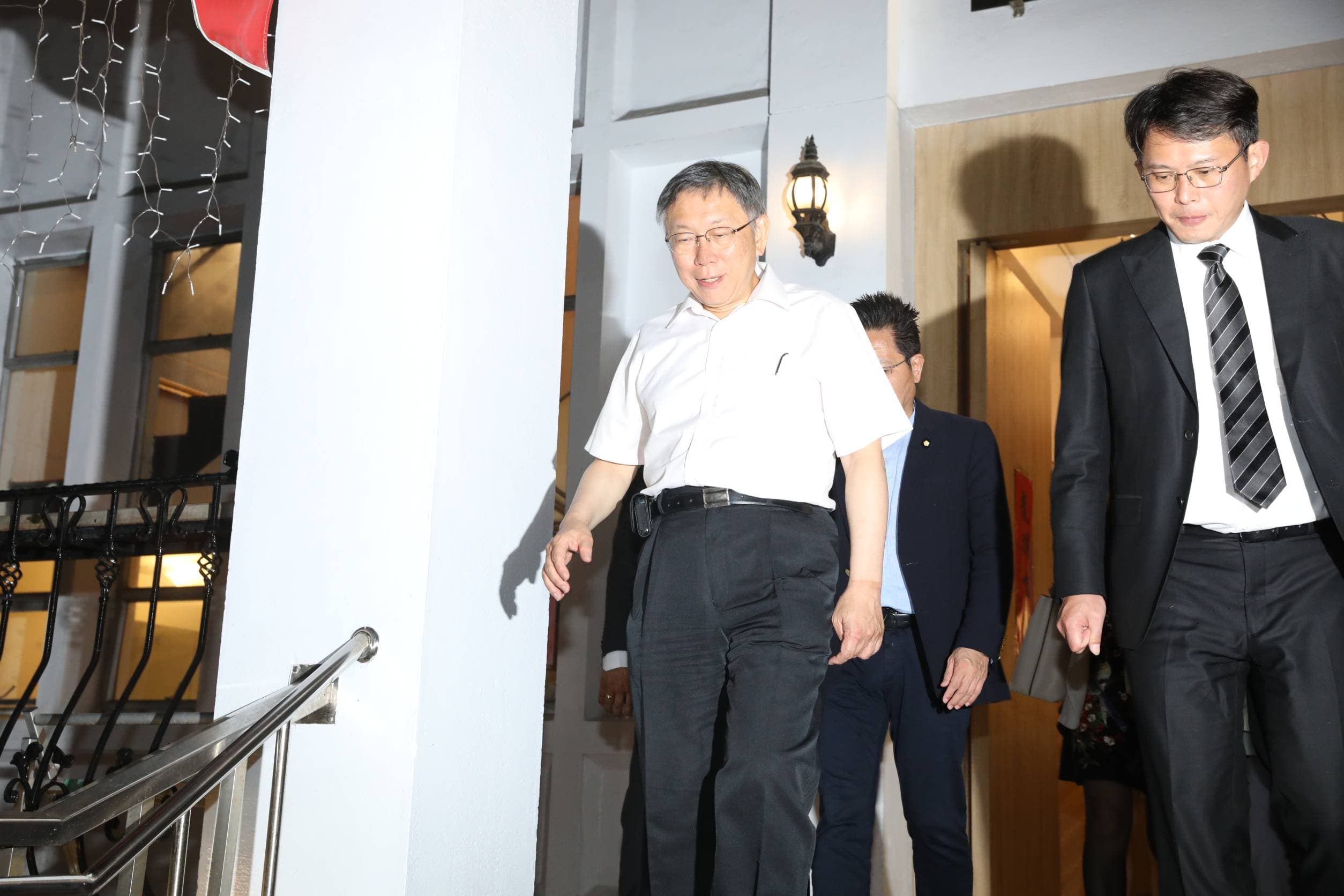 韓國瑜與江啟臣今晚邀請眾黨立委與主席柯文哲吃飯,雙方對於餐桌上聊些什麼沒有多談。