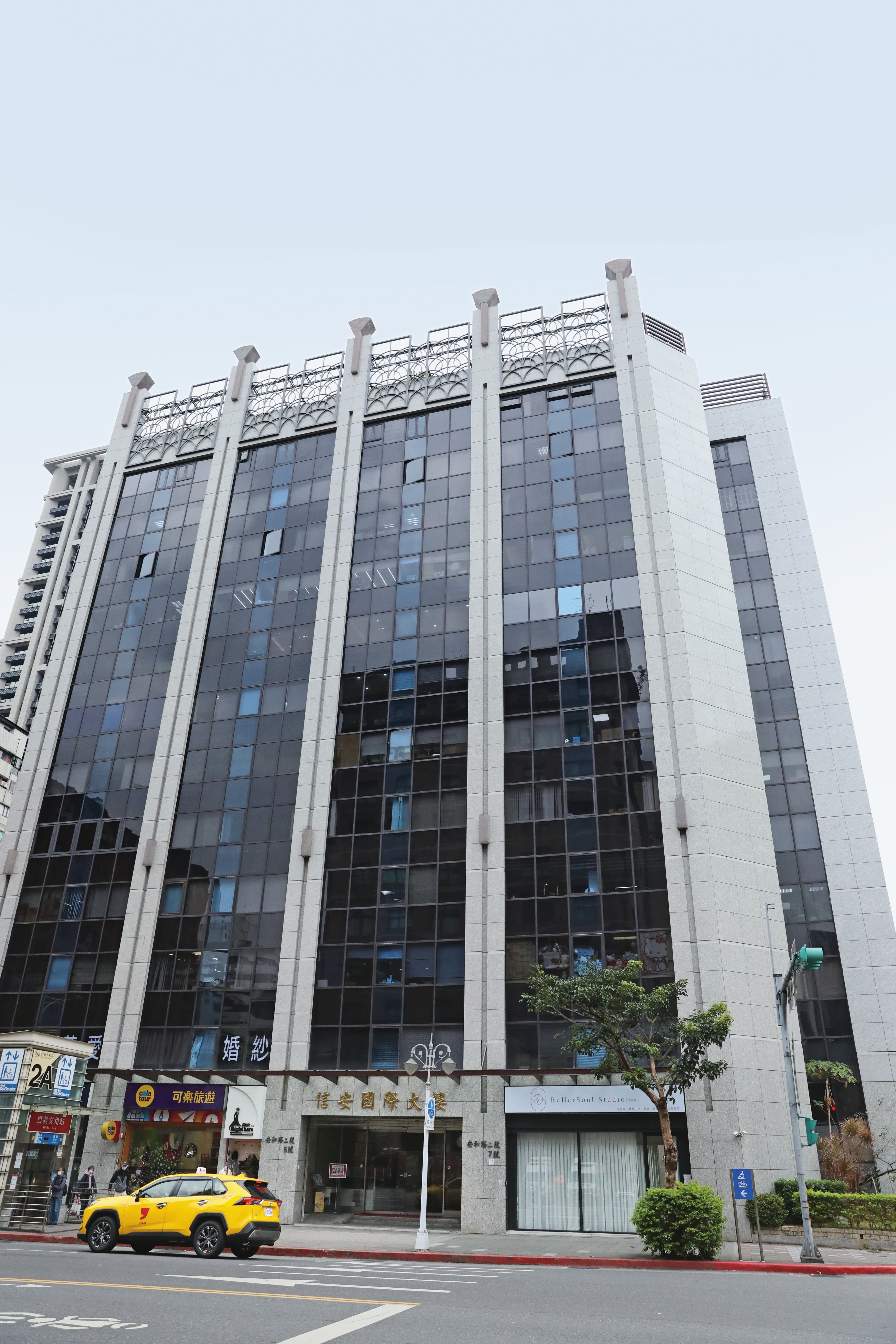 凱思國際藏身北市安和路商辦,成為黃國昌跟監政敵的狗仔大本營。