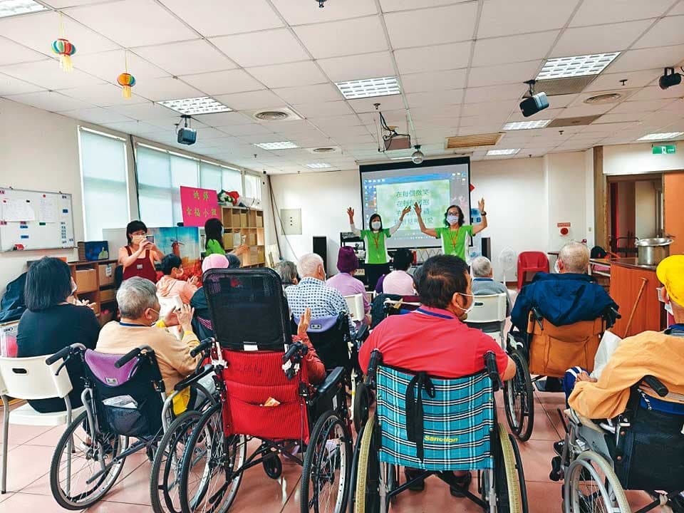懷寧護理之家收容逾百位住民,每月營業額約600萬元。(翻攝桃園市私立懷寧護理之家臉書)
