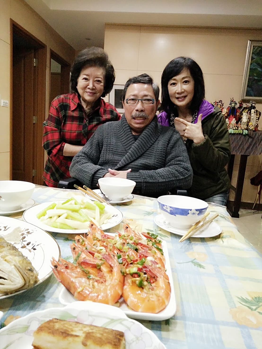 媒體人粘嫦鈺曾和陳淑芳到陳松勇家裡探望，看護當時做了一桌好菜。粘嫦鈺提供