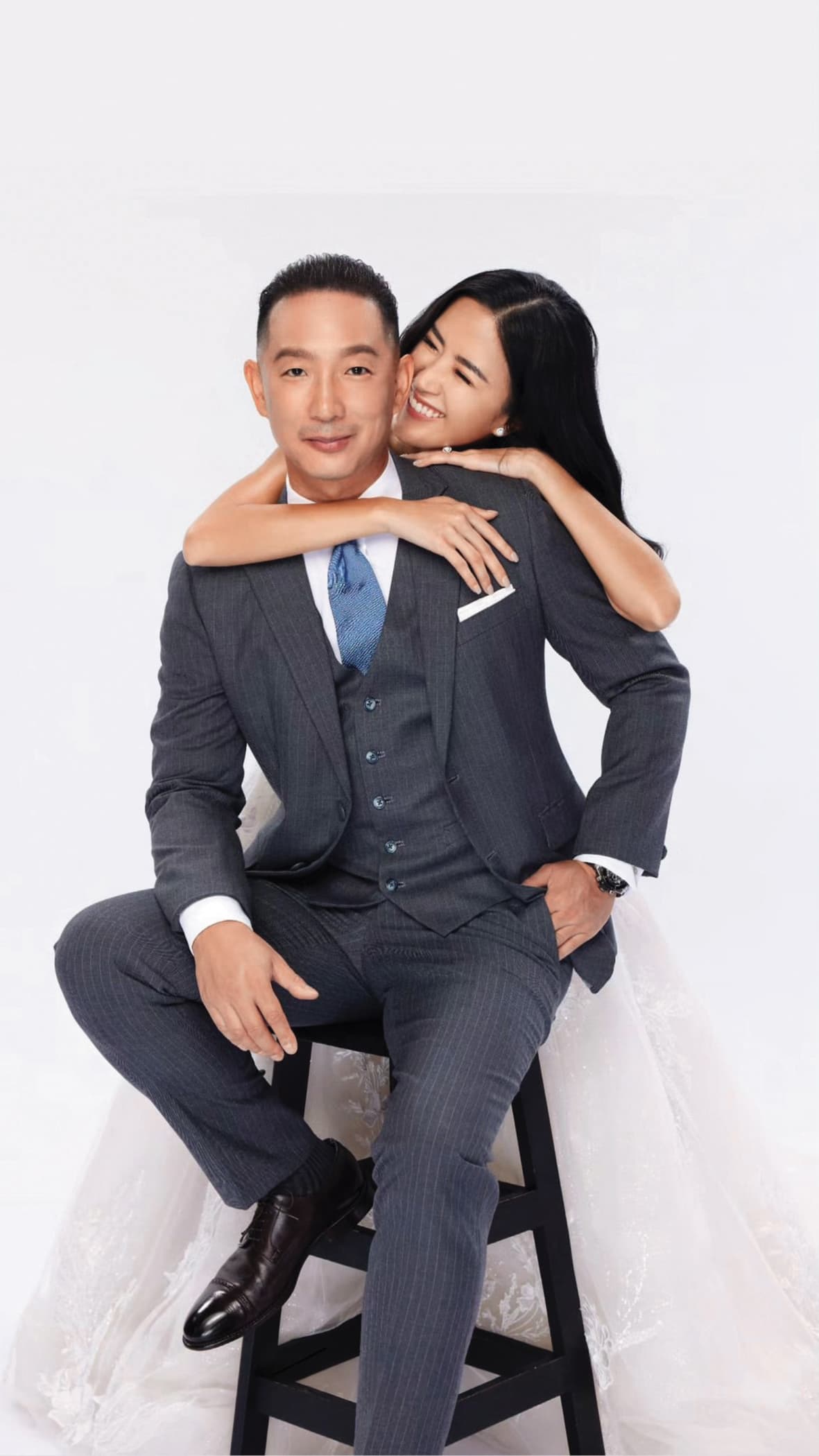 譚以欣(右)與Eric(左)拍下恩愛照片,周遭的人都覺得兩人很登對。(翻攝自譚以欣IG)