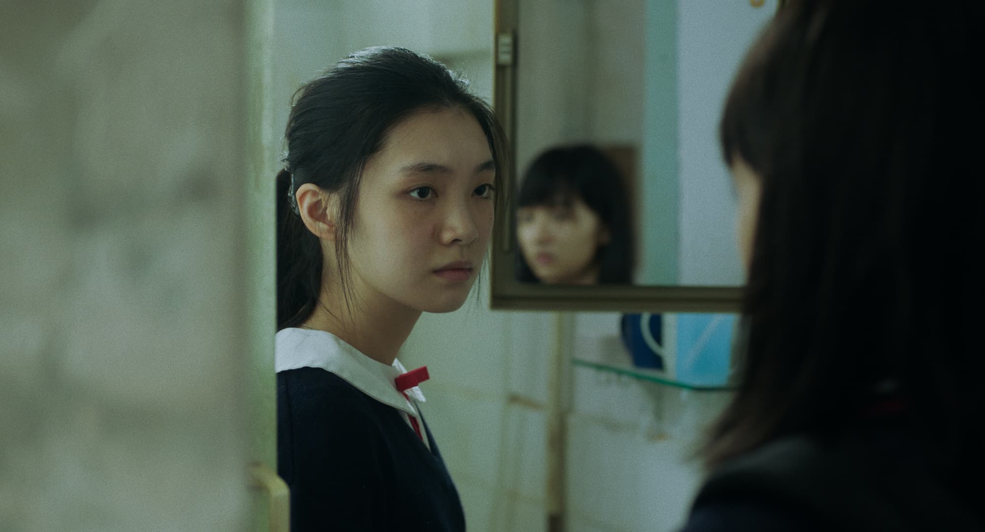 新人謝咏欣飾演吳慷仁大女兒的少女時期,表現亮眼,摘下去年金馬獎最佳新演員。(甲上提供)