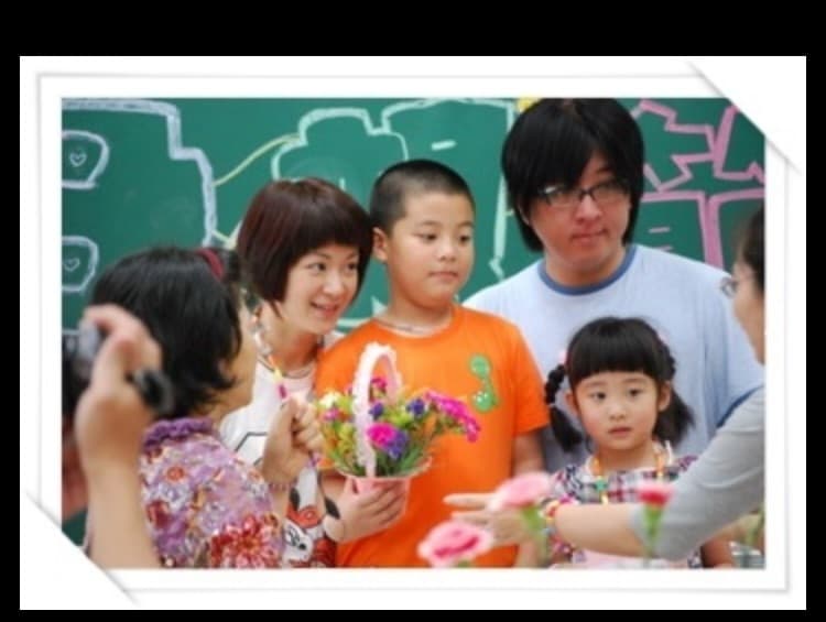 面對前夫袁惟仁的離世,陸元琪今天於臉書po文,並曬出全家過去的合照。(翻攝自陸元琪臉書)