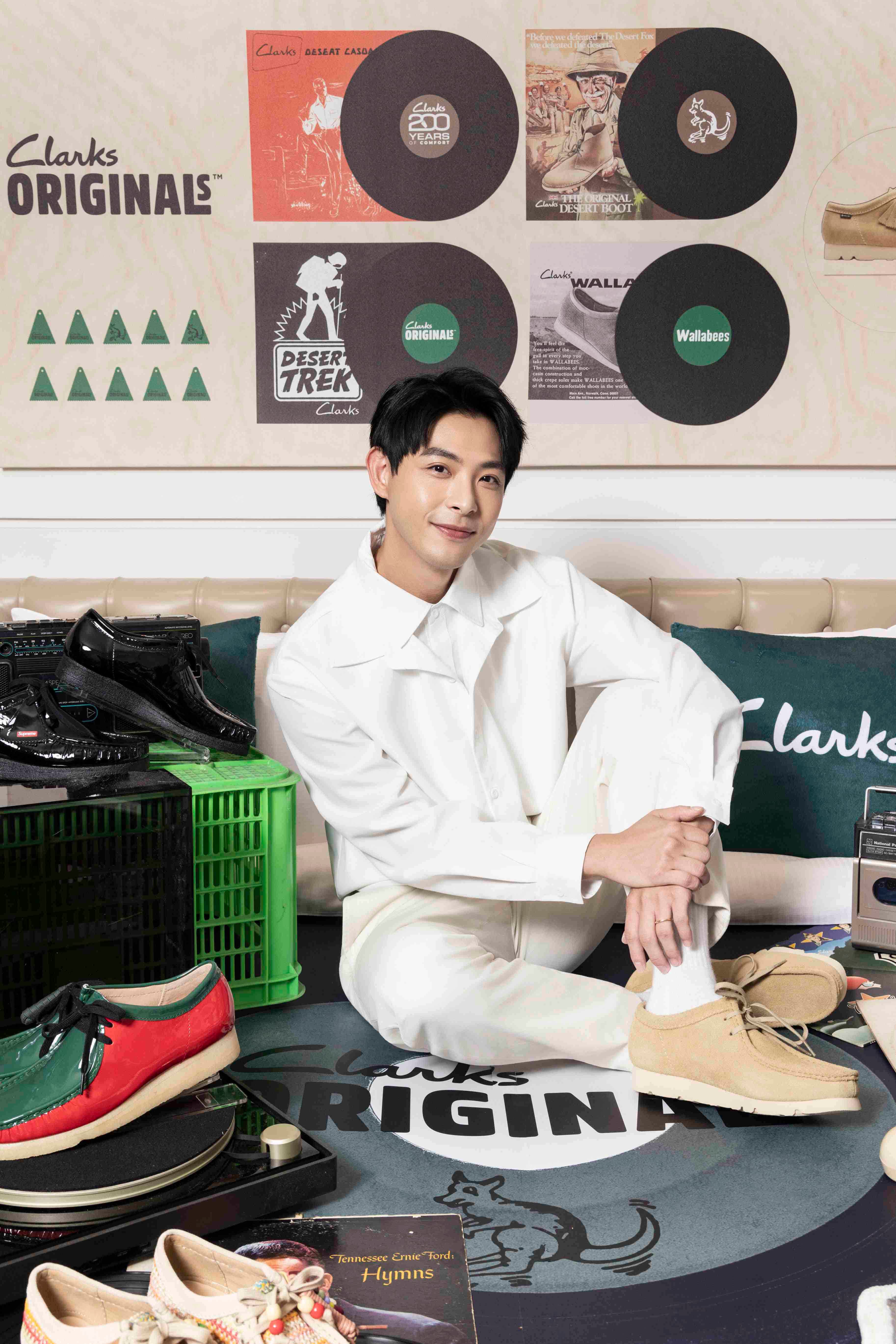 連晨翔在Clarks品牌原創主題房中細細感受聯名創意。（Clarks提供）
