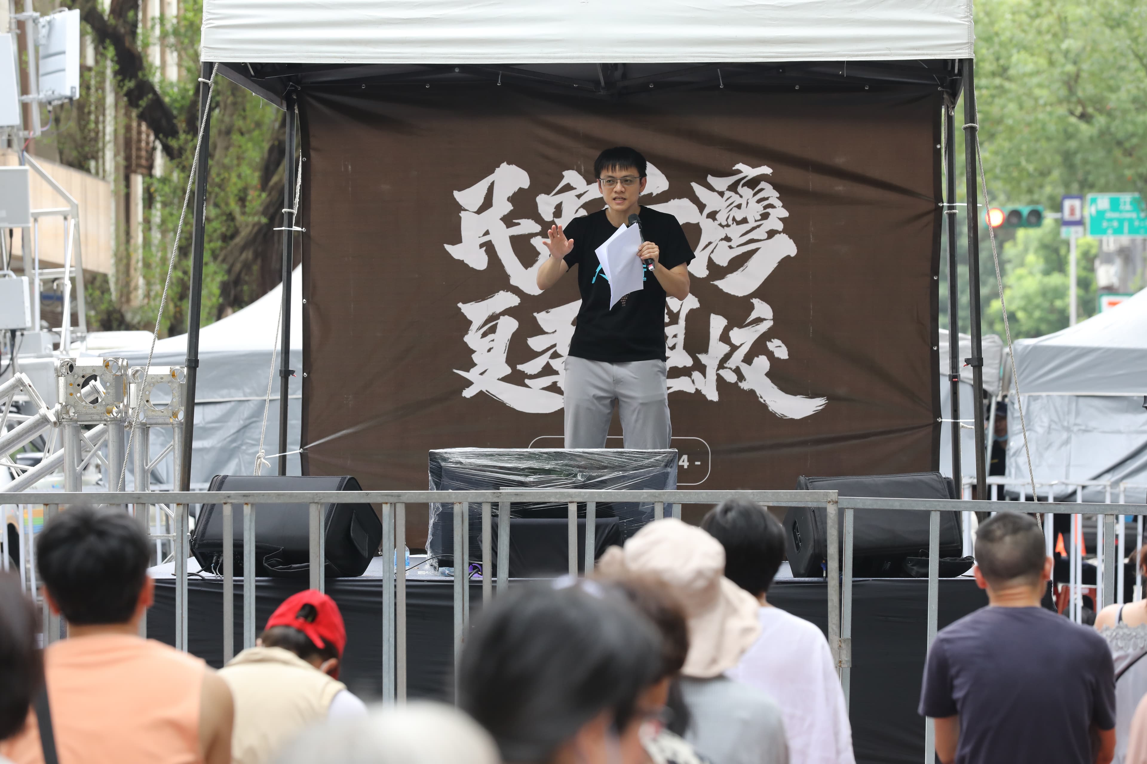民間團體發起青鳥行動聲援覆議案。