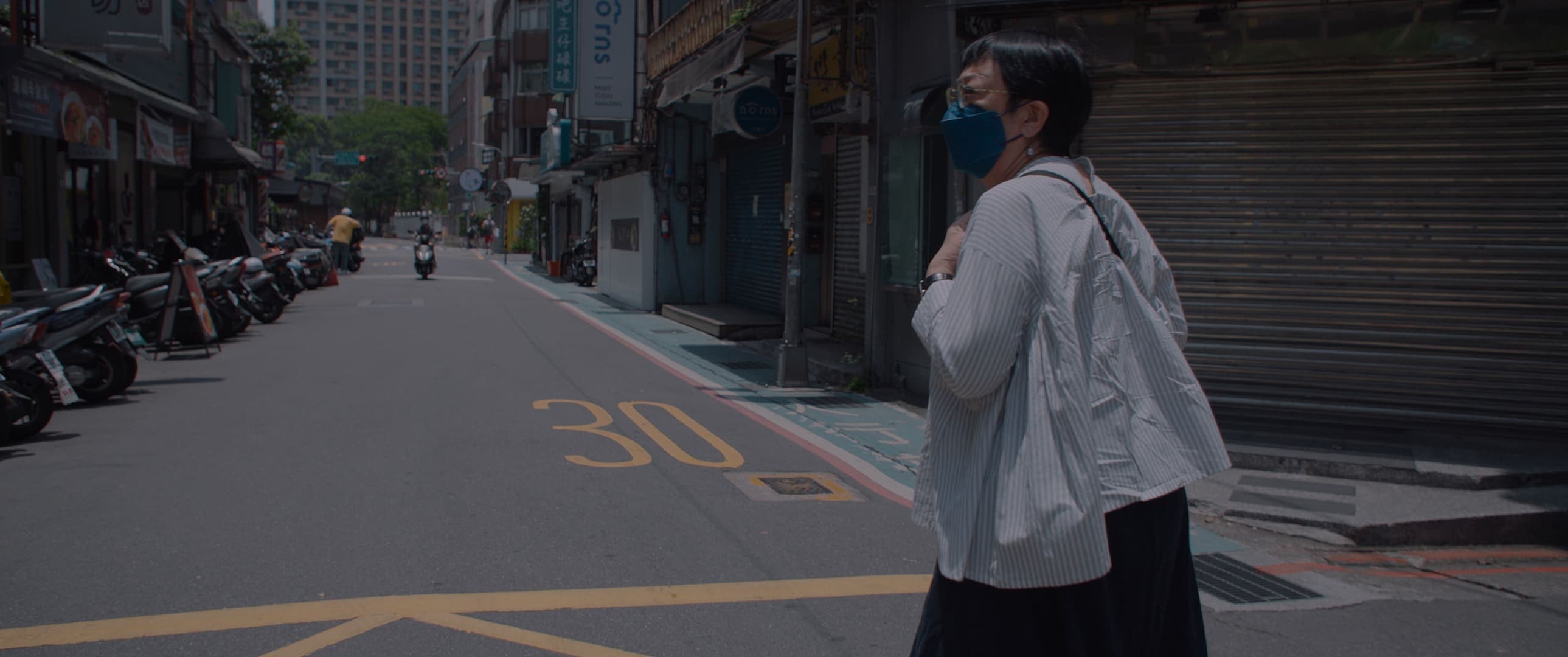 導演許鞍華為了拍攝《詩》在疫情期間四處走訪。(佳映提供)