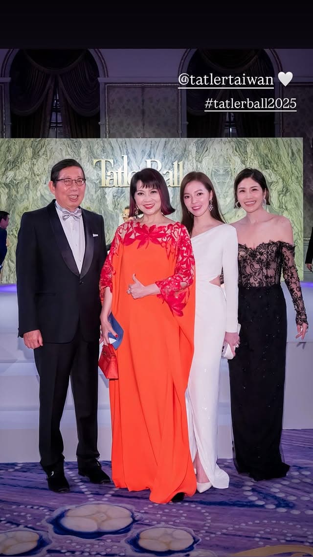 蔣雅淇(右起)、曾馨瑩、翁美慧和蔡明興。(翻攝hsin_ying_tseng IG)