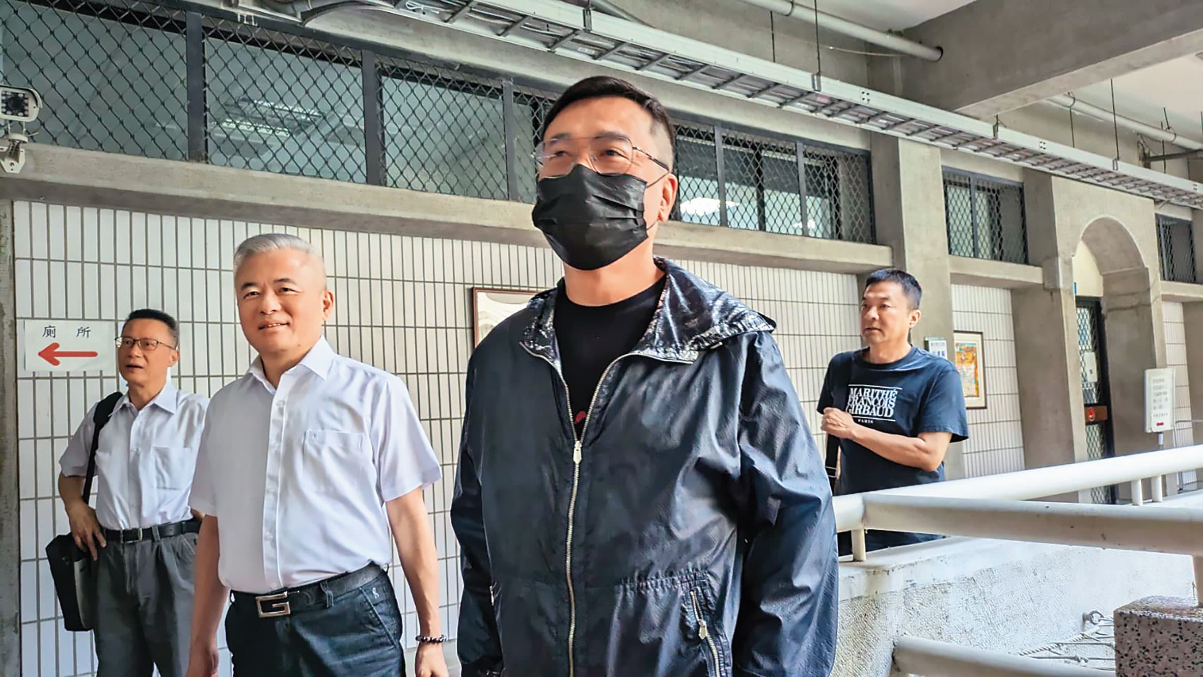 九州博弈案傳喚證人,被告陳政谷為了解案情前往旁聽。