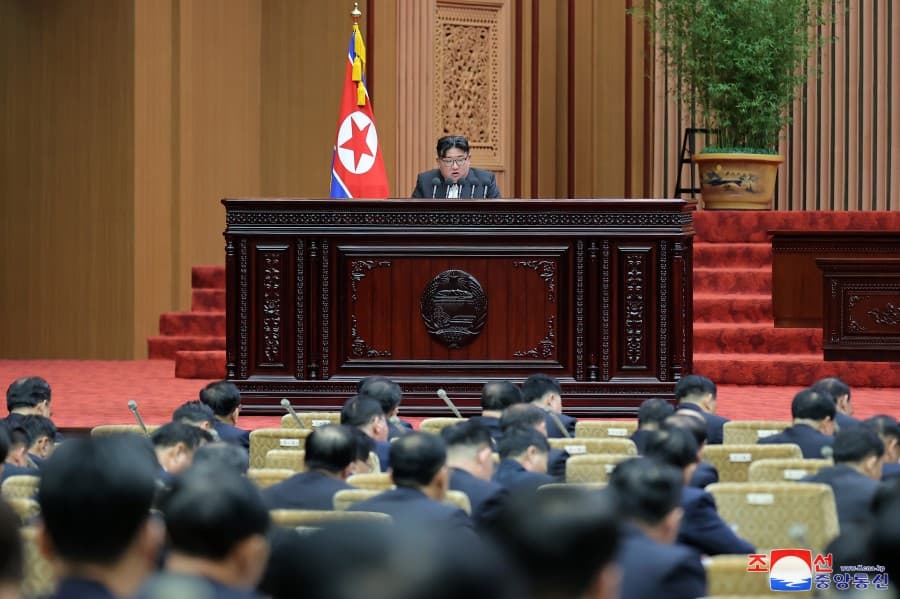 金正恩一席話讓北韓決定重新制定兩韓政策路線,負責和平統一事務的機構也將被整編。(翻攝自朝中社)