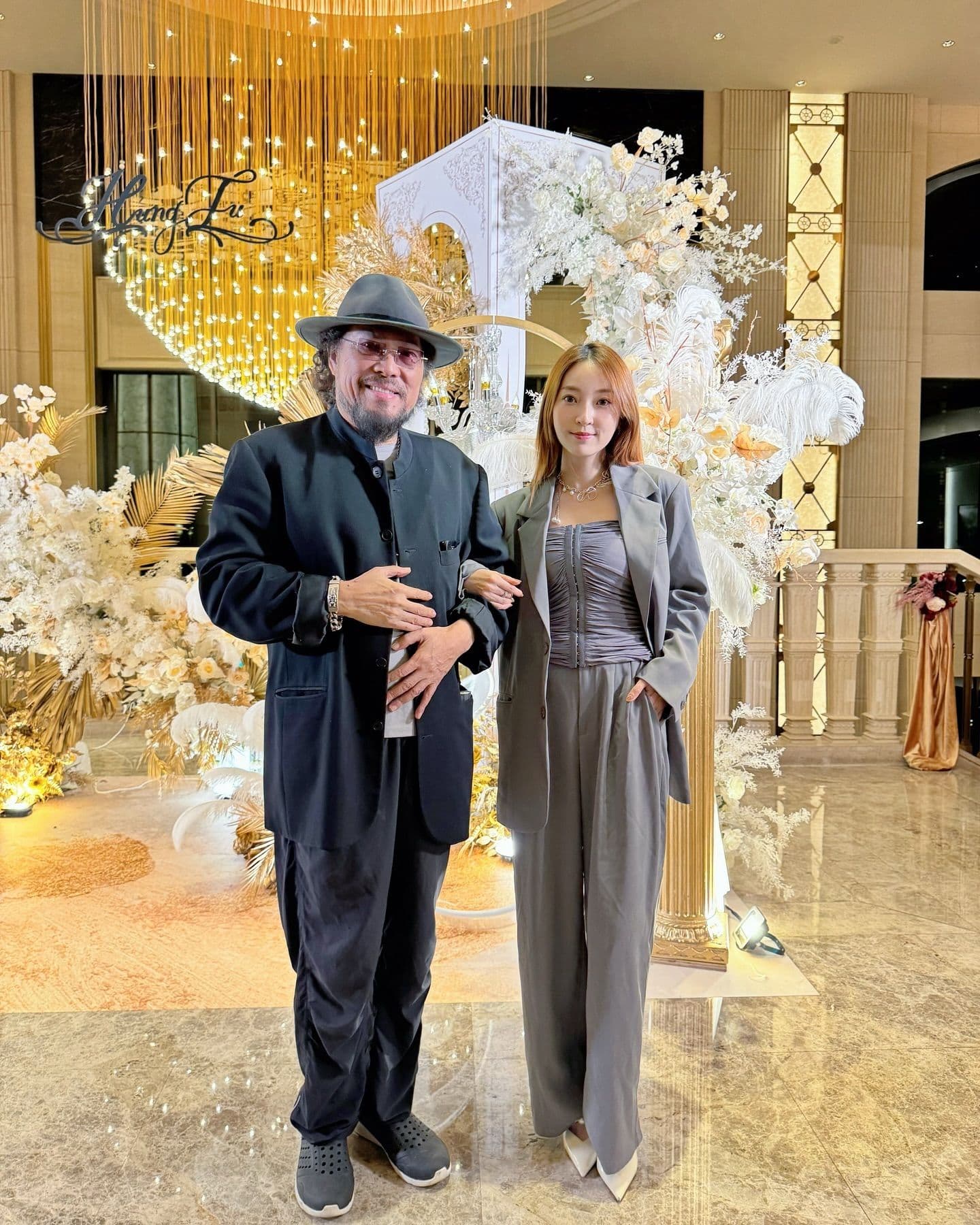 翁馨儀結婚11年,首曝光和張菲的合照。(翻攝自翁馨儀臉書)