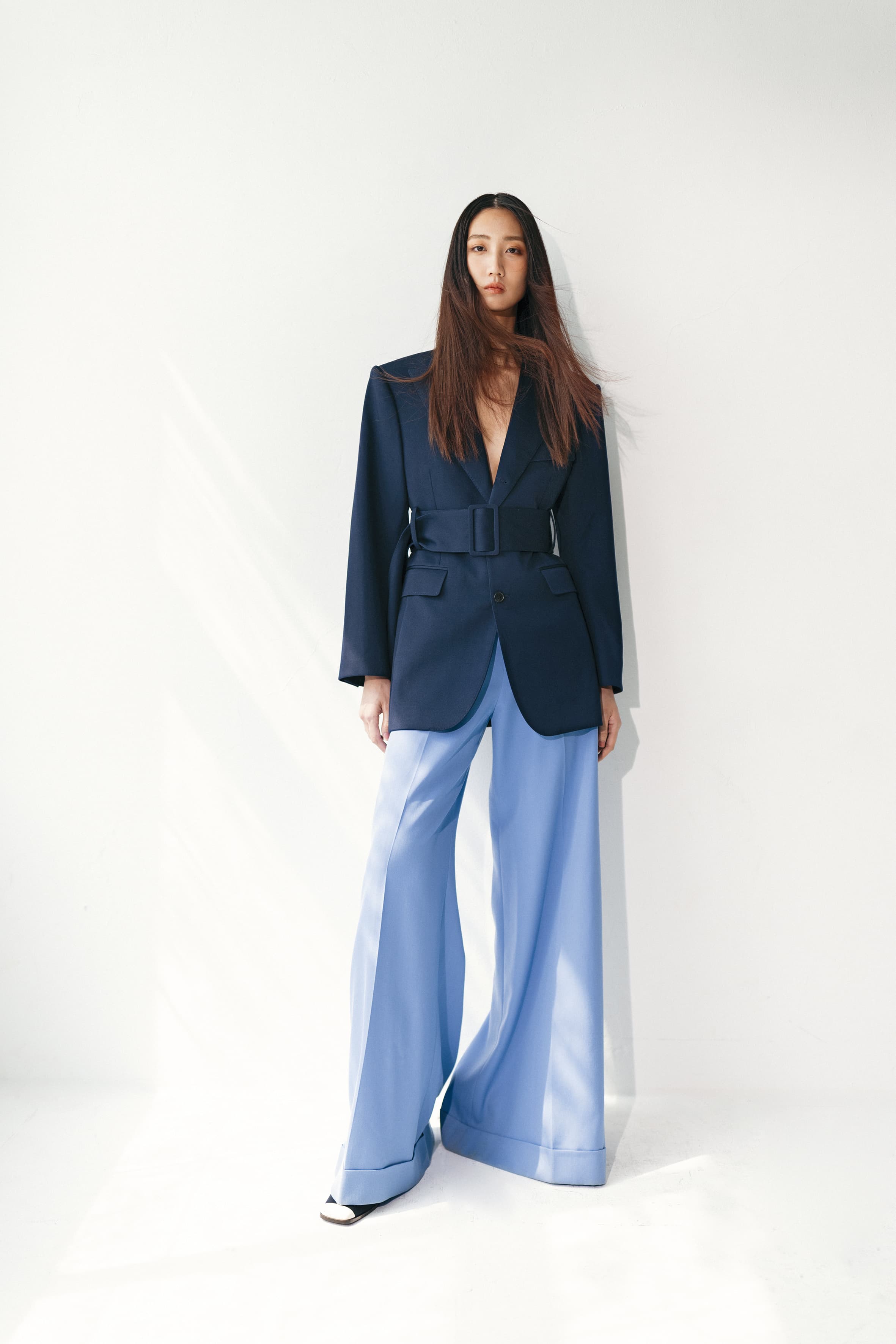 COLONNE夾克 NT$125,000,DOCKS長褲 NT$59,000 all by CELINE。
