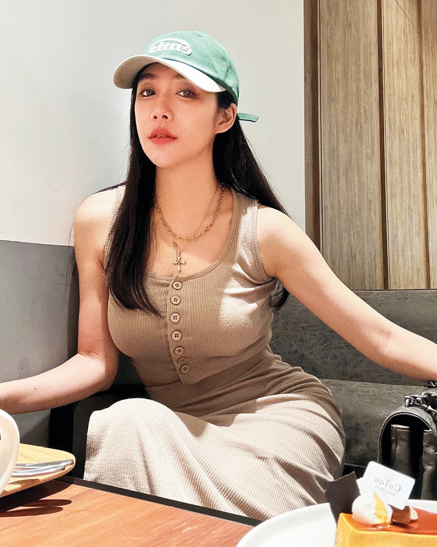 雙胞胎依依婚變後搬回娘家,而且獲得雙親支持。(翻攝畫面)
