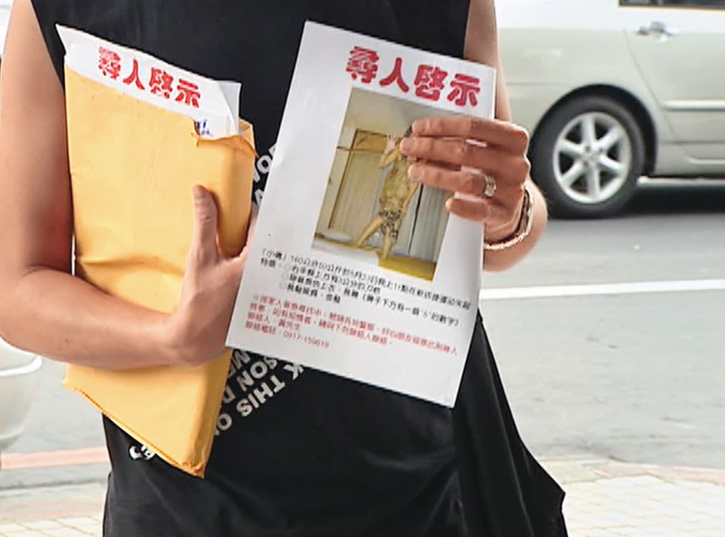 家屬到處張貼啟事尋找黃女下落,甚至連觀落陰的方式都用過卻仍無果。(東森新聞提供)