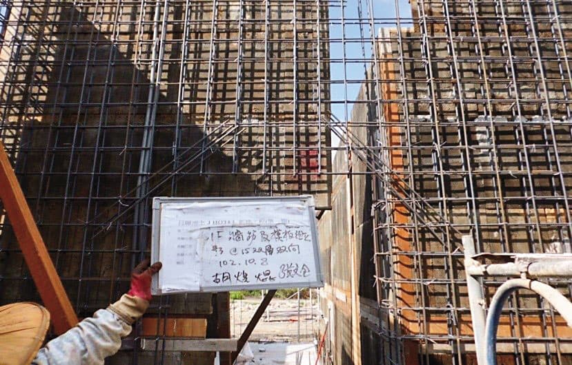 日暉渡假村二館開工後不久，建照就過期，卻仍違法施工，不受影響。（讀者提供）