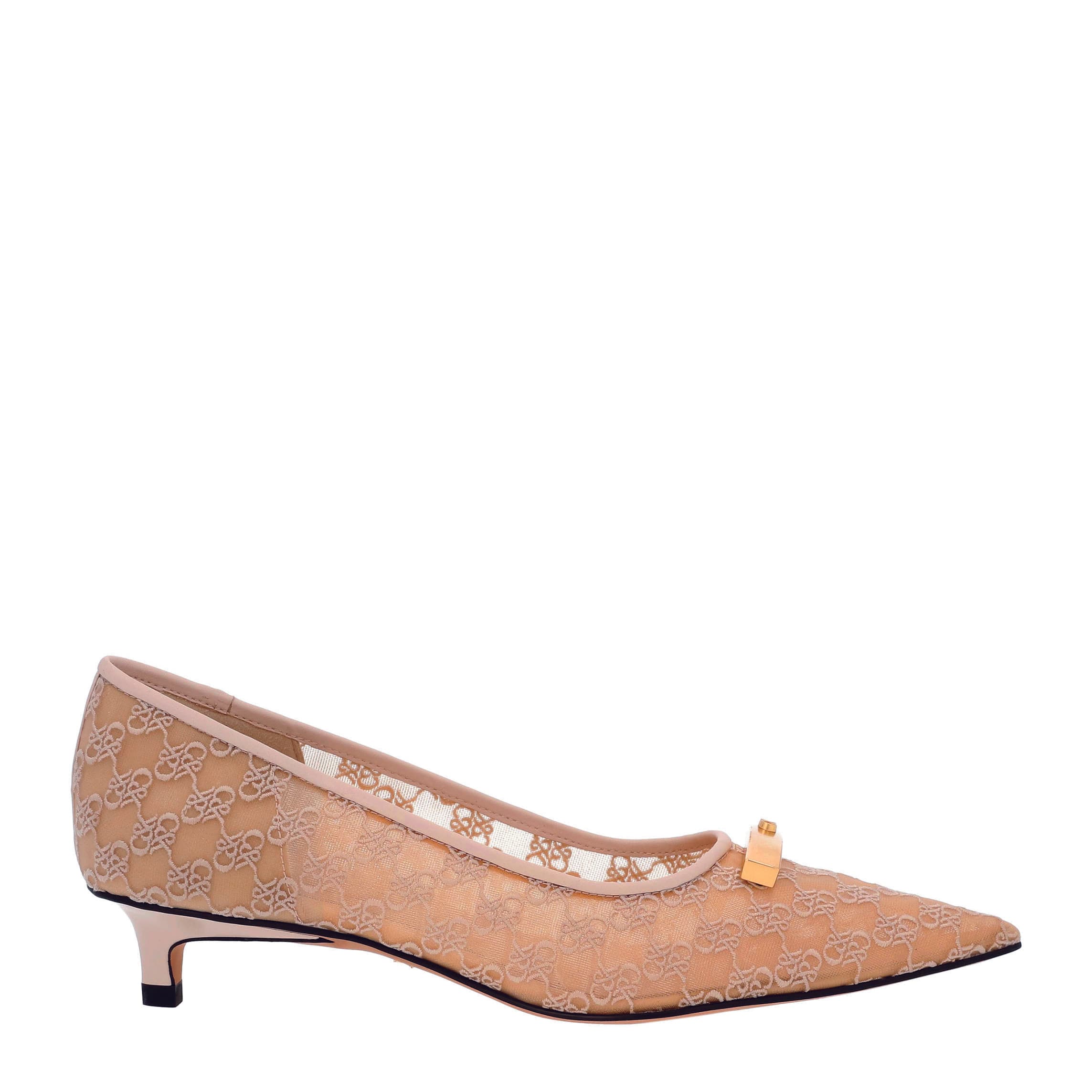 米黃色印花網紗跟鞋 NT$2,990(CHARLES & KEITH提供)