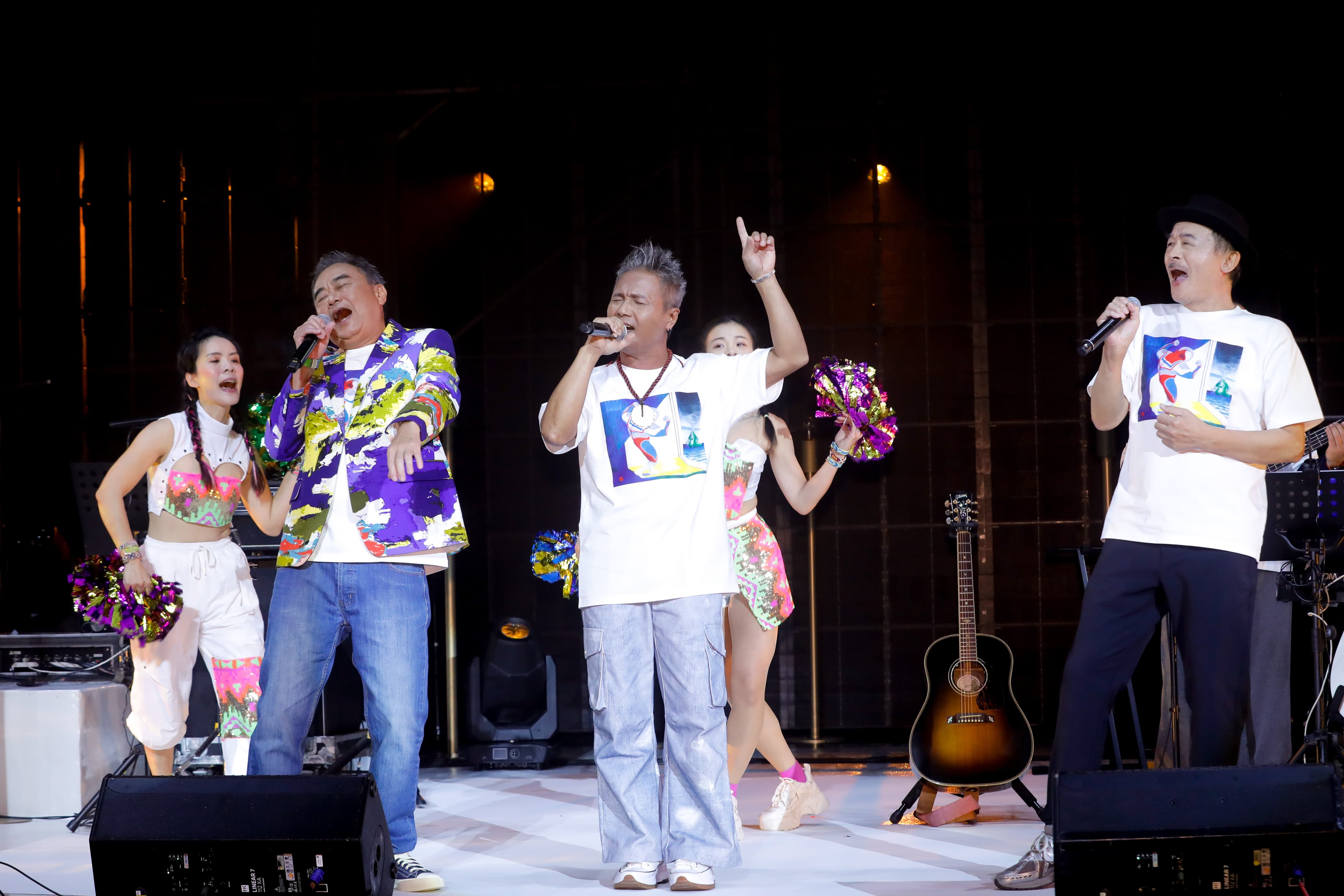 陳昇宣布這次將不使用提詞本,他笑說:「練了30年都背起來了!」