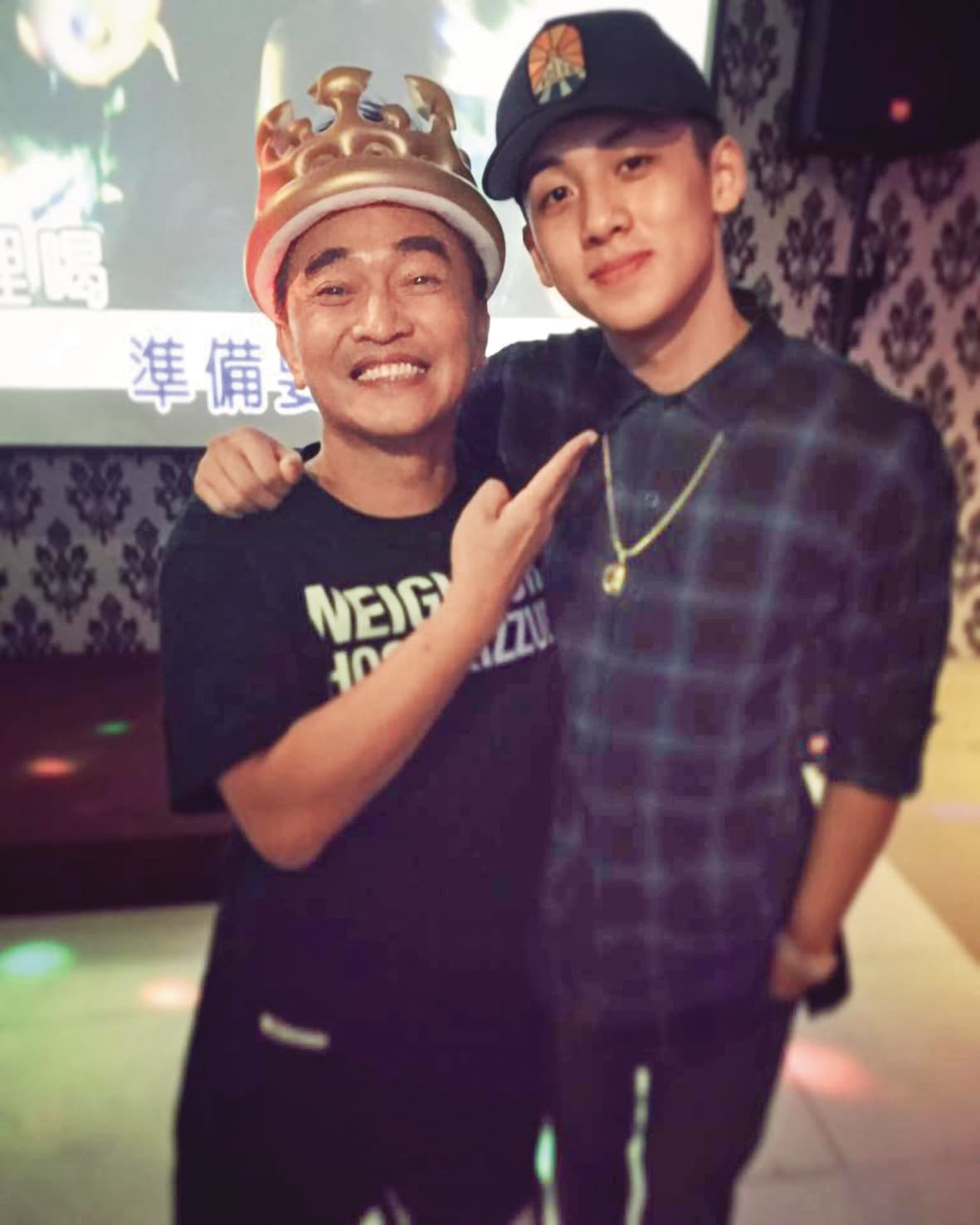 寶弟(右)首發創業作,就是幫吳宗憲(左)辦10場巡演。(翻攝自葛兆恩寶弟臉書)