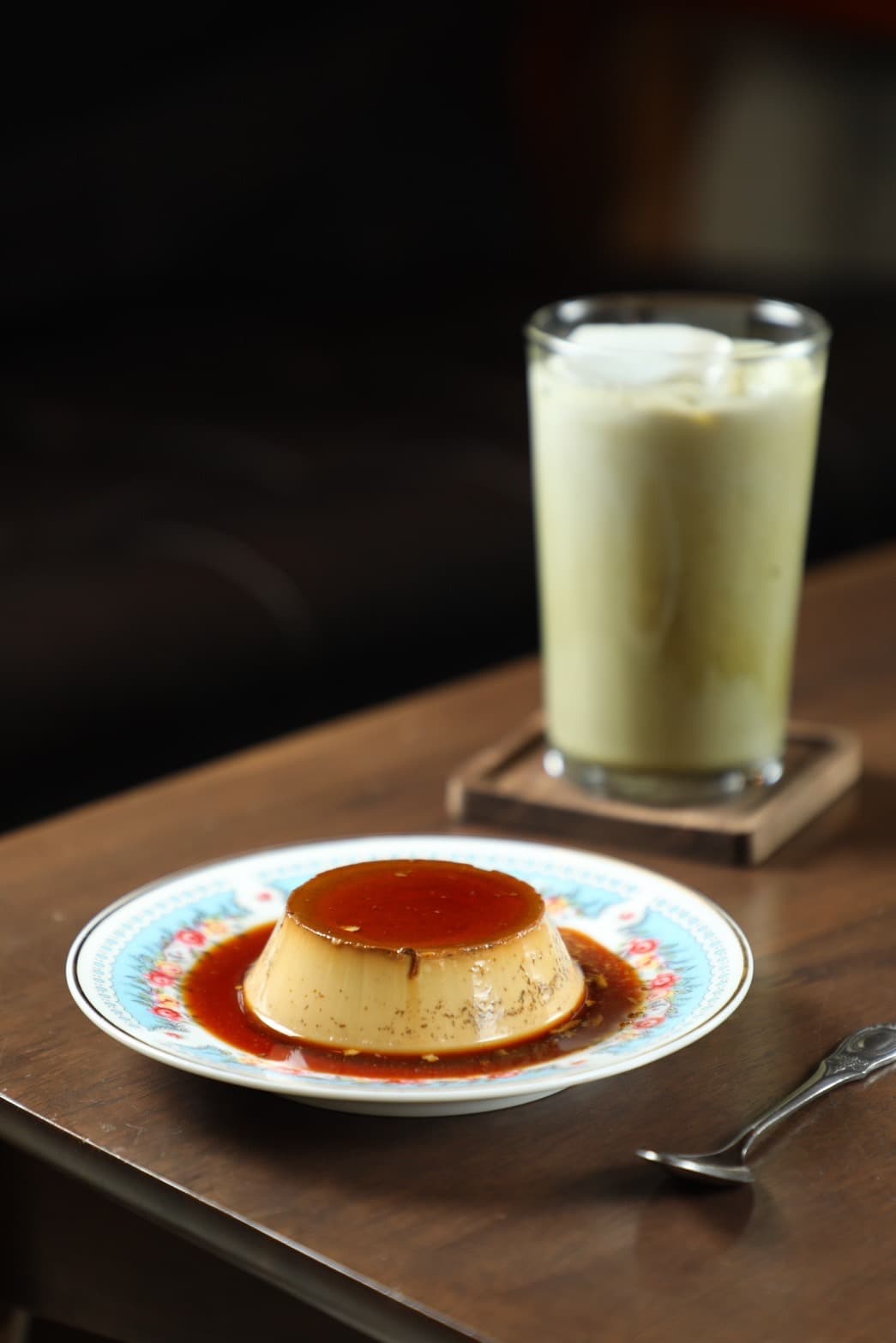 不定期出現的「焙茶布丁」口感紮實細密,茶味清爽。(120元/份)