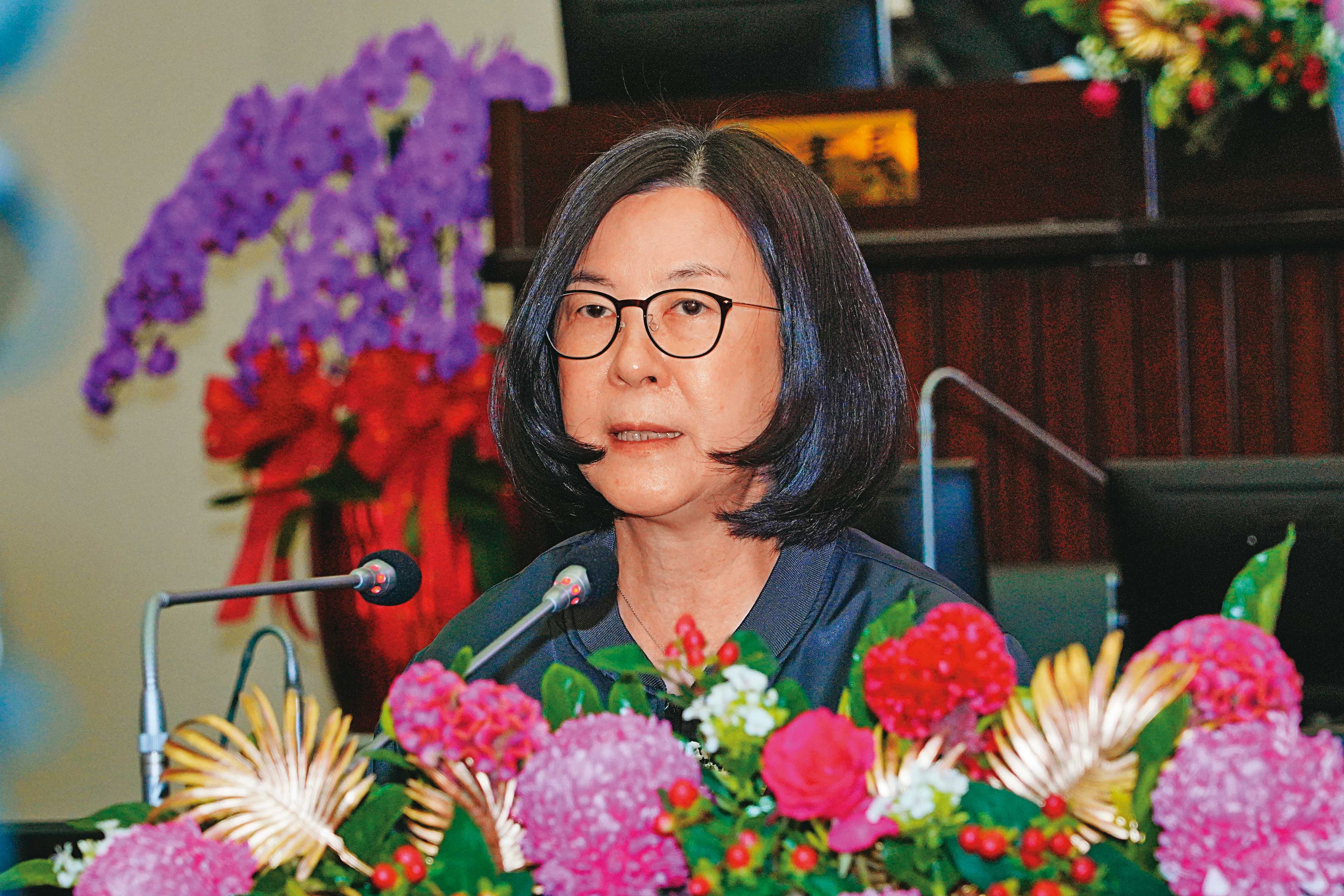 台南市議長邱莉莉涉賄選案一審無罪，她與陳凱凌等人都住在豪宅悅世界社區，此處被戲稱為「光電大樓」。
