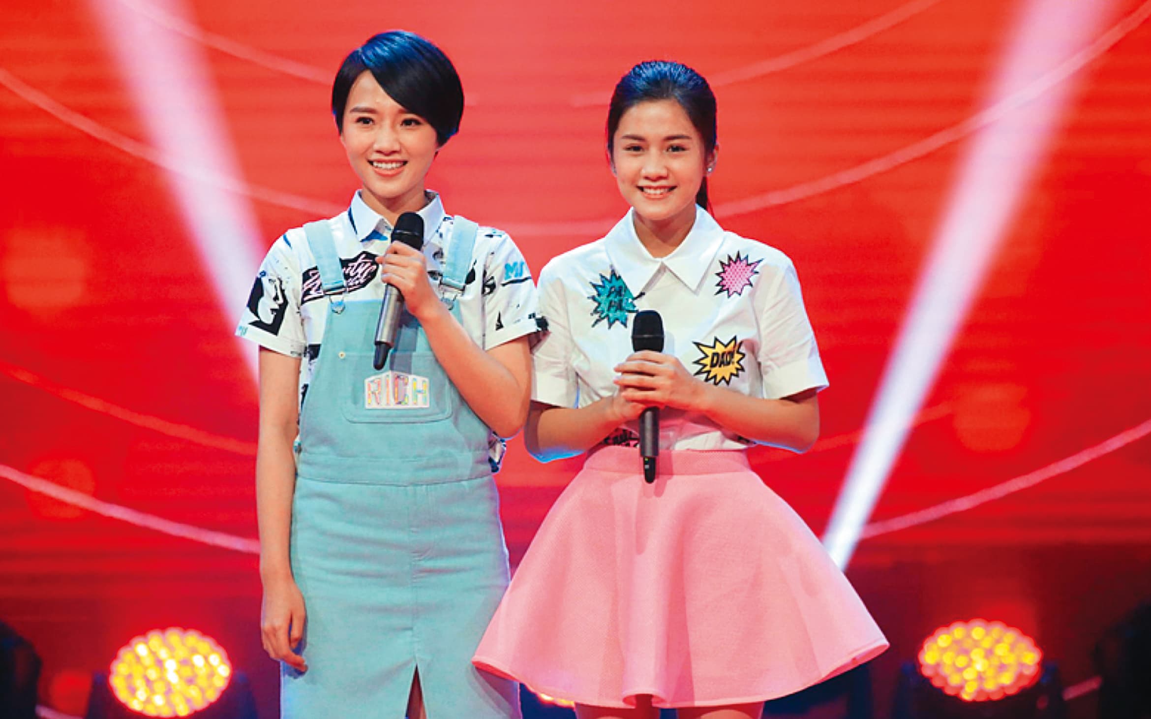 2015年晨悠參與浙江衛視《中國好聲音》第4季比賽，以一首〈野子〉爆紅。左為郭惟晨、右為吳以悠。（中天提供）