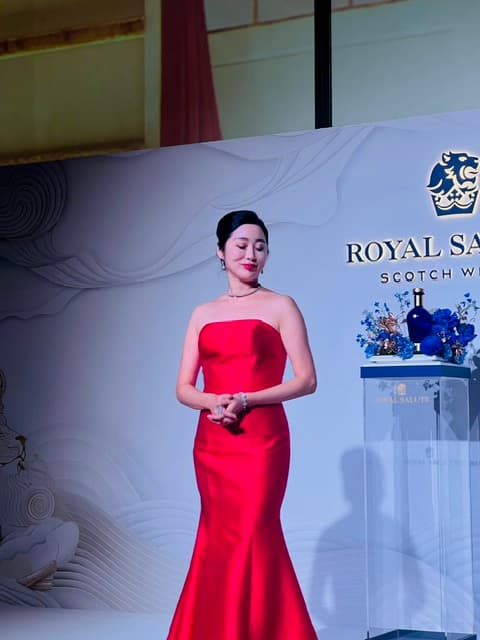 女高音蔣啟真獻唱兩段經典歌劇,令賓客聽得如癡如醉。