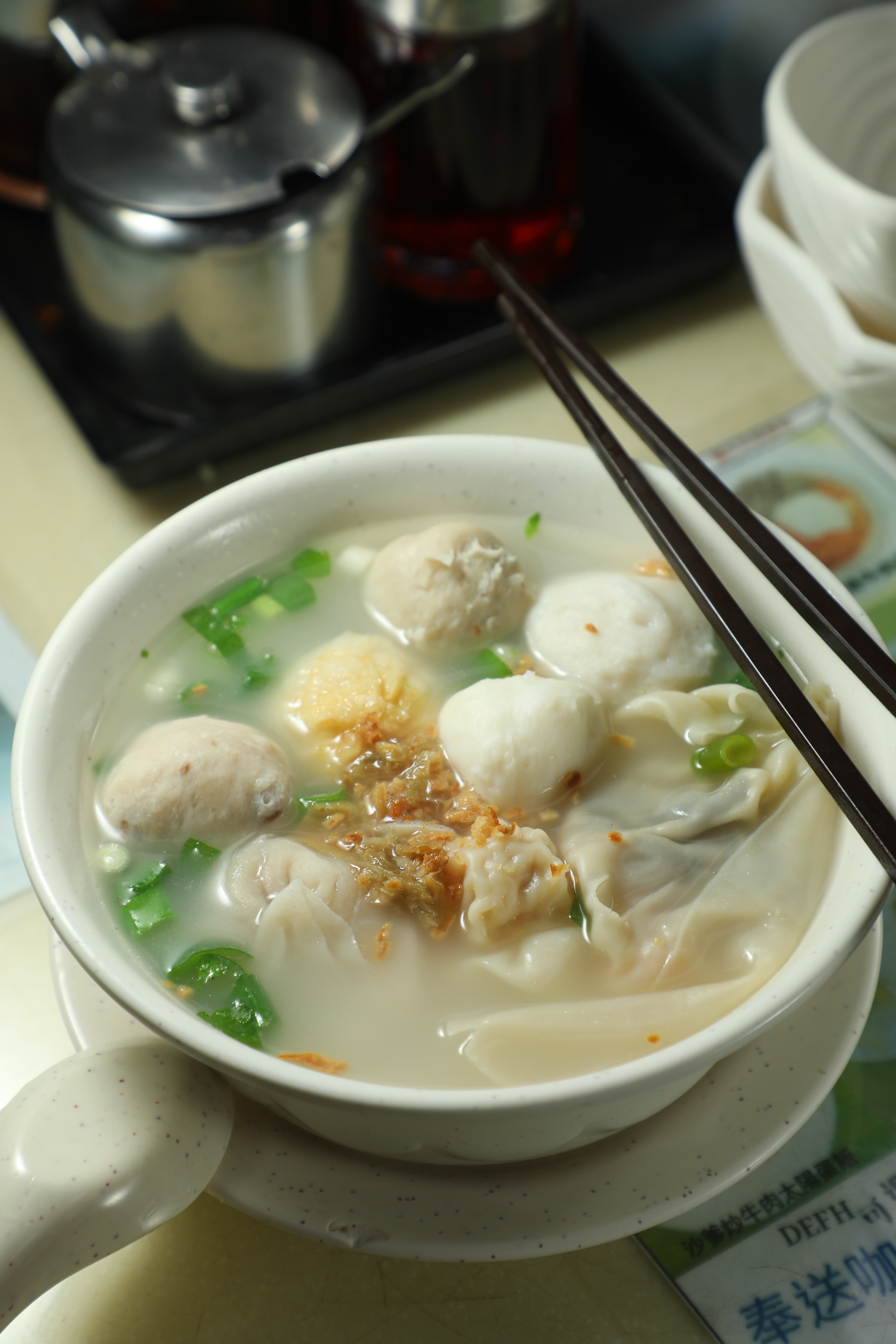 「金牌八寶湯窩」可以選大小碗,小碗的分量就已經讓我飽到天靈蓋。(港幣130元/大碗、港幣70元/小碗)