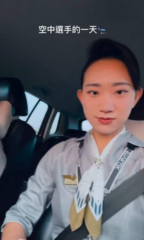 張甄芸在社群分享白天當空服員、晚上練球的日常生活。(翻攝自Instagram)