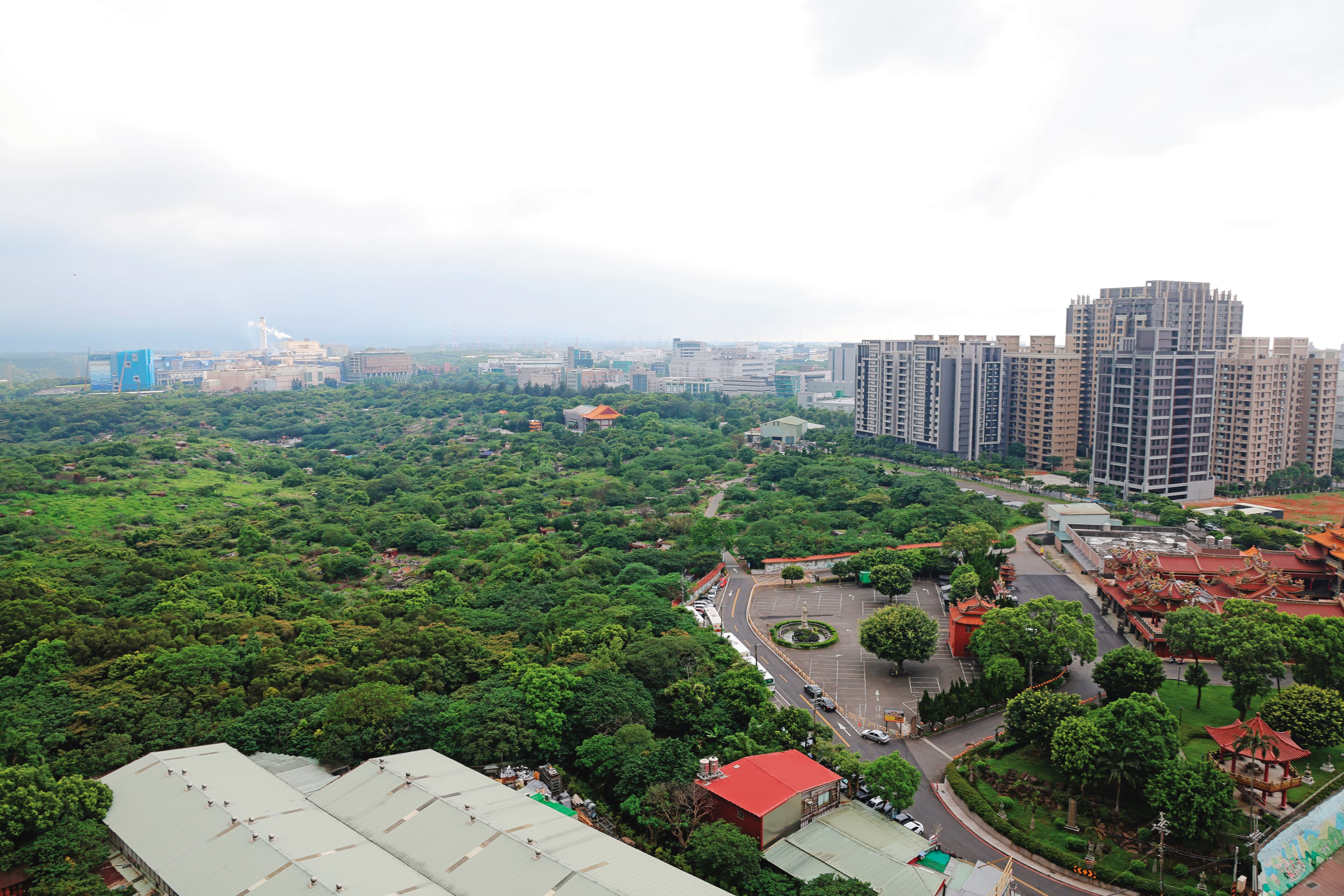 華亞重劃會推動9公頃土地併入林口工五擴大案,因遲遲無法取得全部地主同意,導致開發案延宕至今。