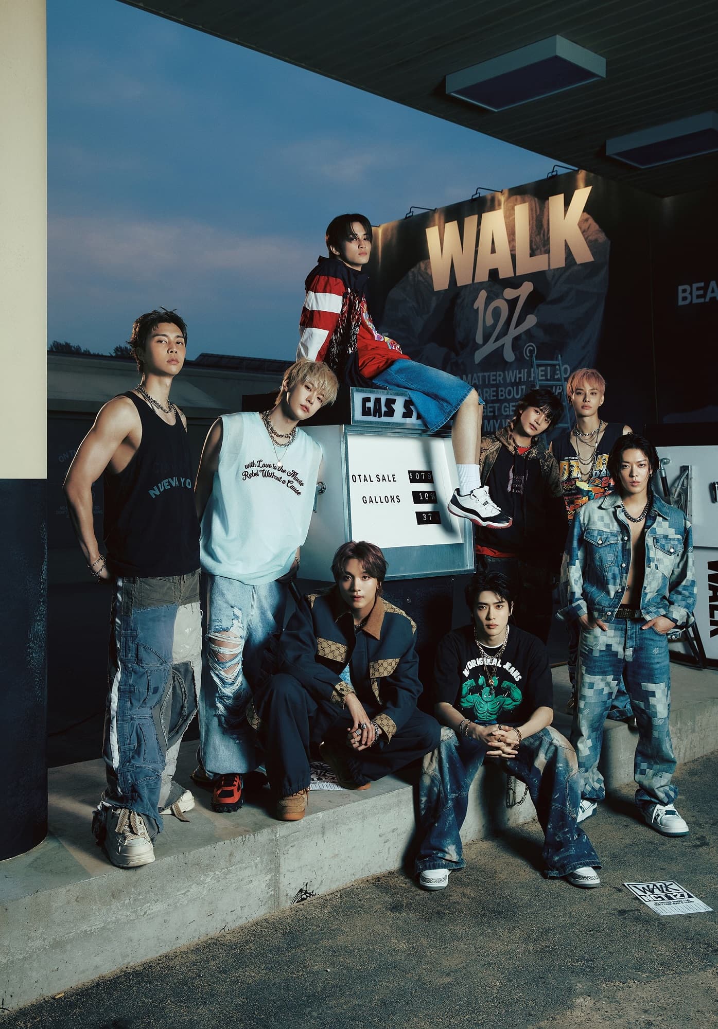 NCT127主打歌〈Walk〉編舞以在劇烈的表演中增添從容的old-school嘻哈舞風。(SM Entertainment提供)