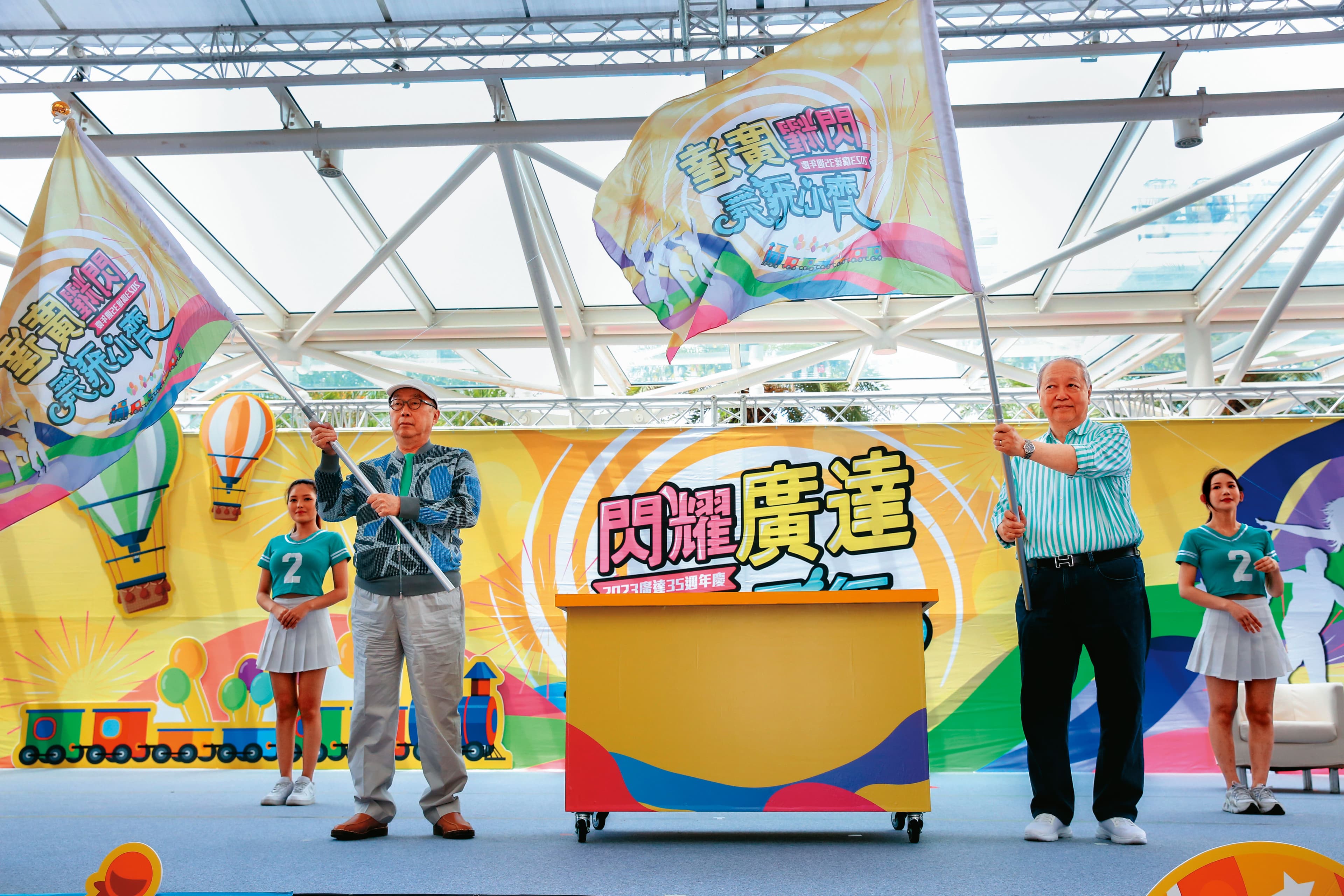 林百里(前左)在廣達家庭日向員工喊話,取得筆電、雲端、AI伺服器龍頭後,未來集團將持續壯大。
