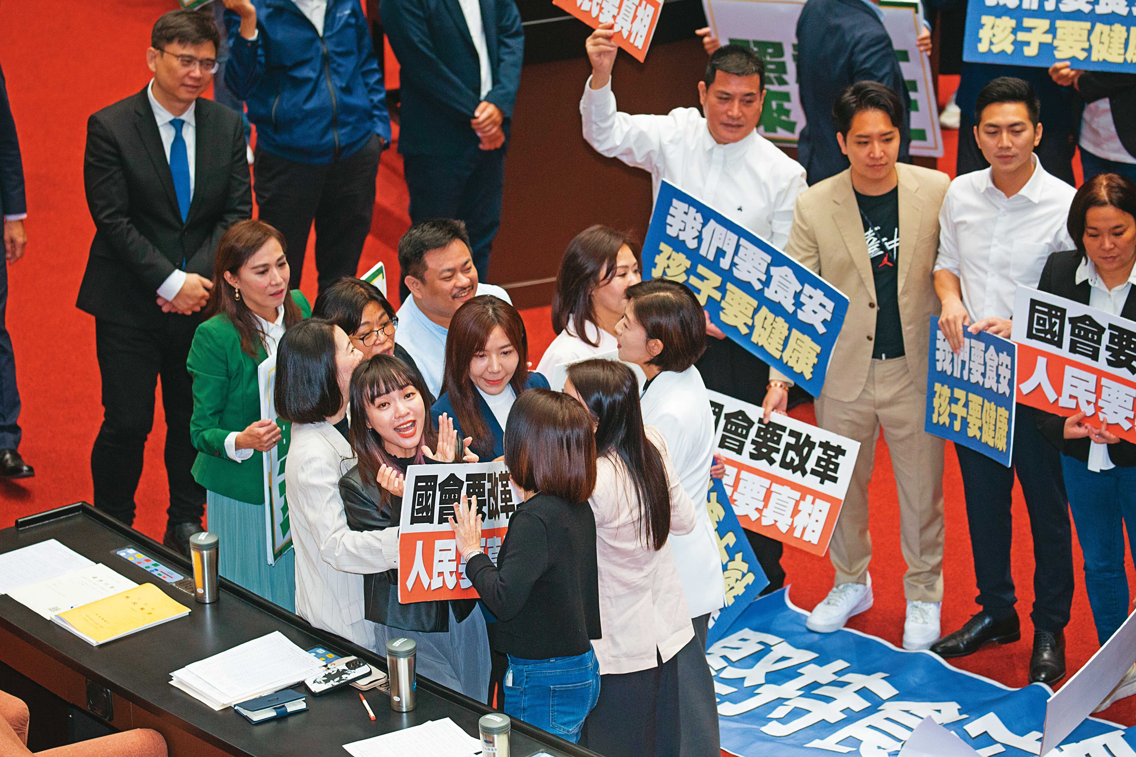 朝野對抗態勢一再升高,如今演變成罷免大戰。