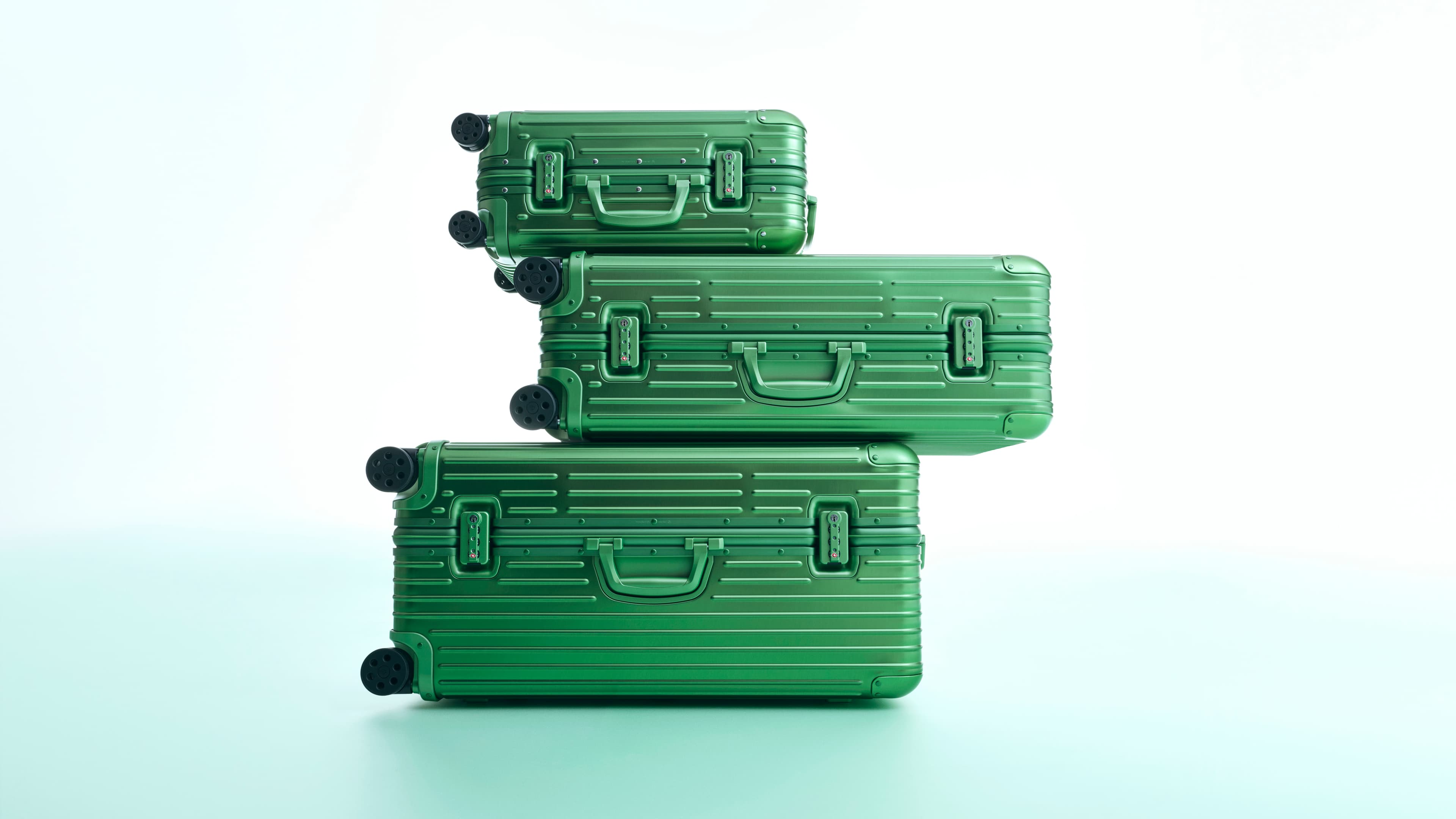 RIMOWA Original系列Emerald翡翠綠色行李箱共有Cabin、Check-In L和Trunk Plus三種尺寸。(美之心提供)