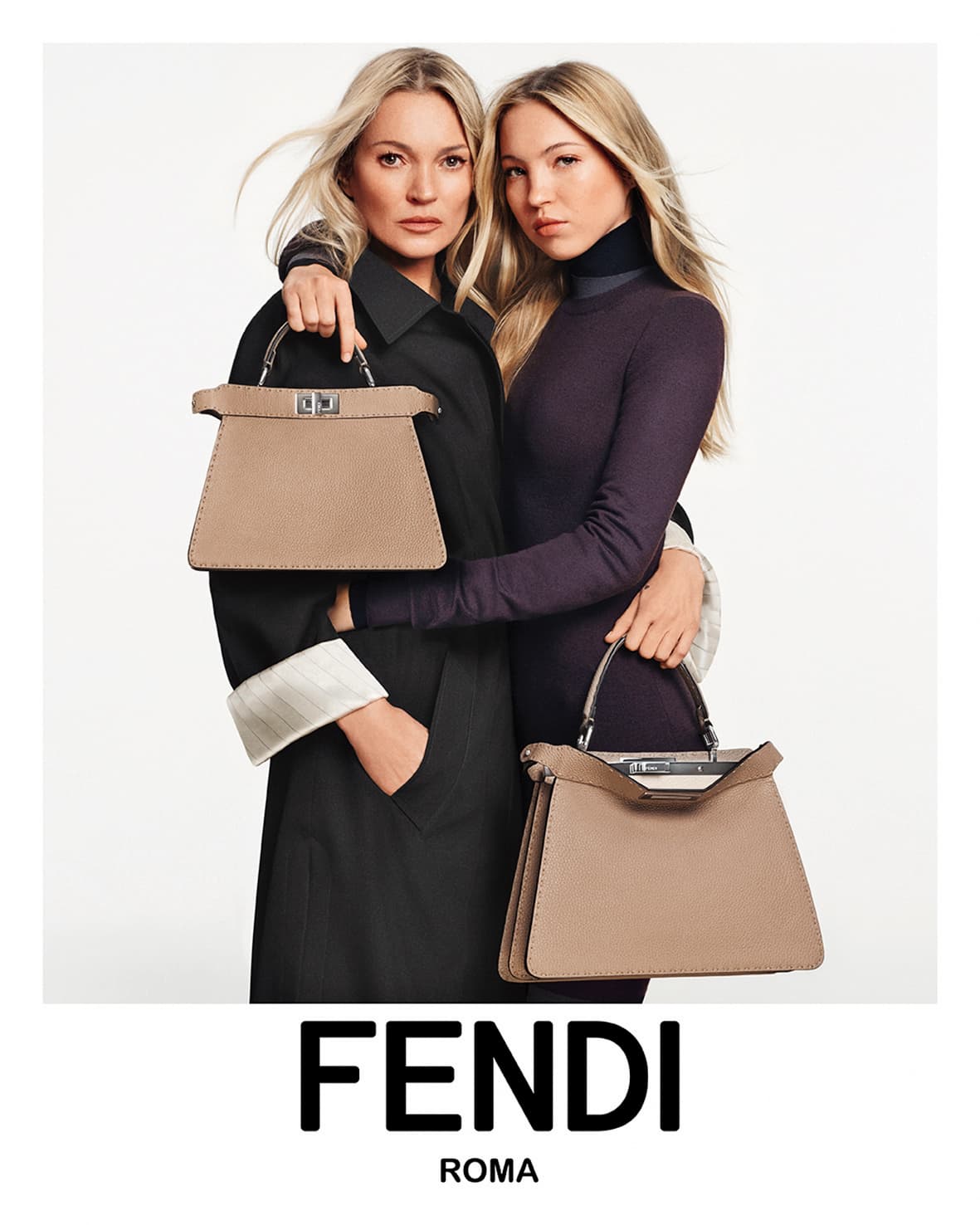 超模凱特摩絲(左)與女兒萊拉摩絲拍攝2024年FENDI Peekaboo形象廣告。(FENDI提供)