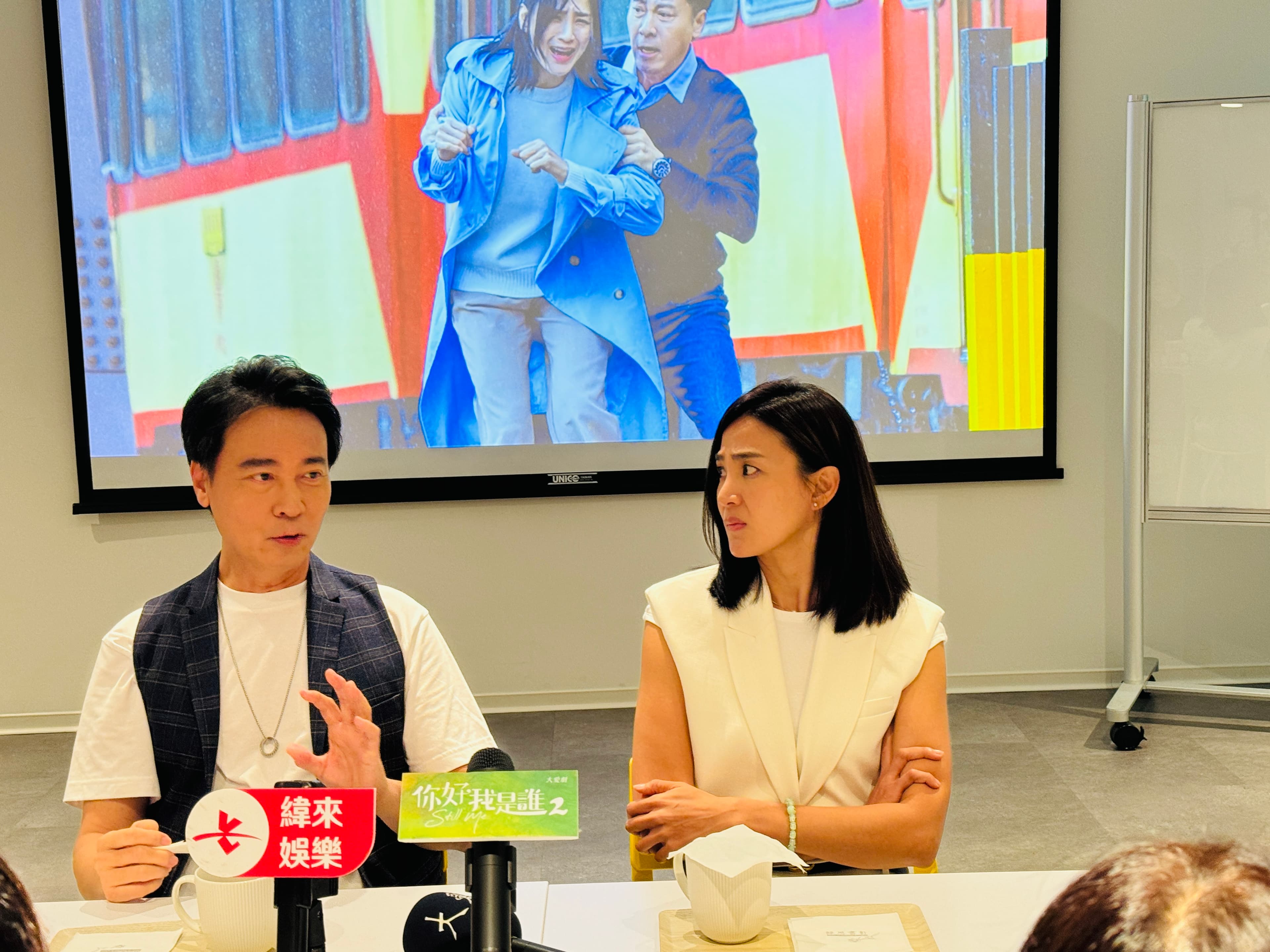 尹昭德(左)和洪小鈴(右)今為大愛《你好,我是誰》宣傳造勢,戲裡2人面對早發性失智體會照顧者和被照顧者。