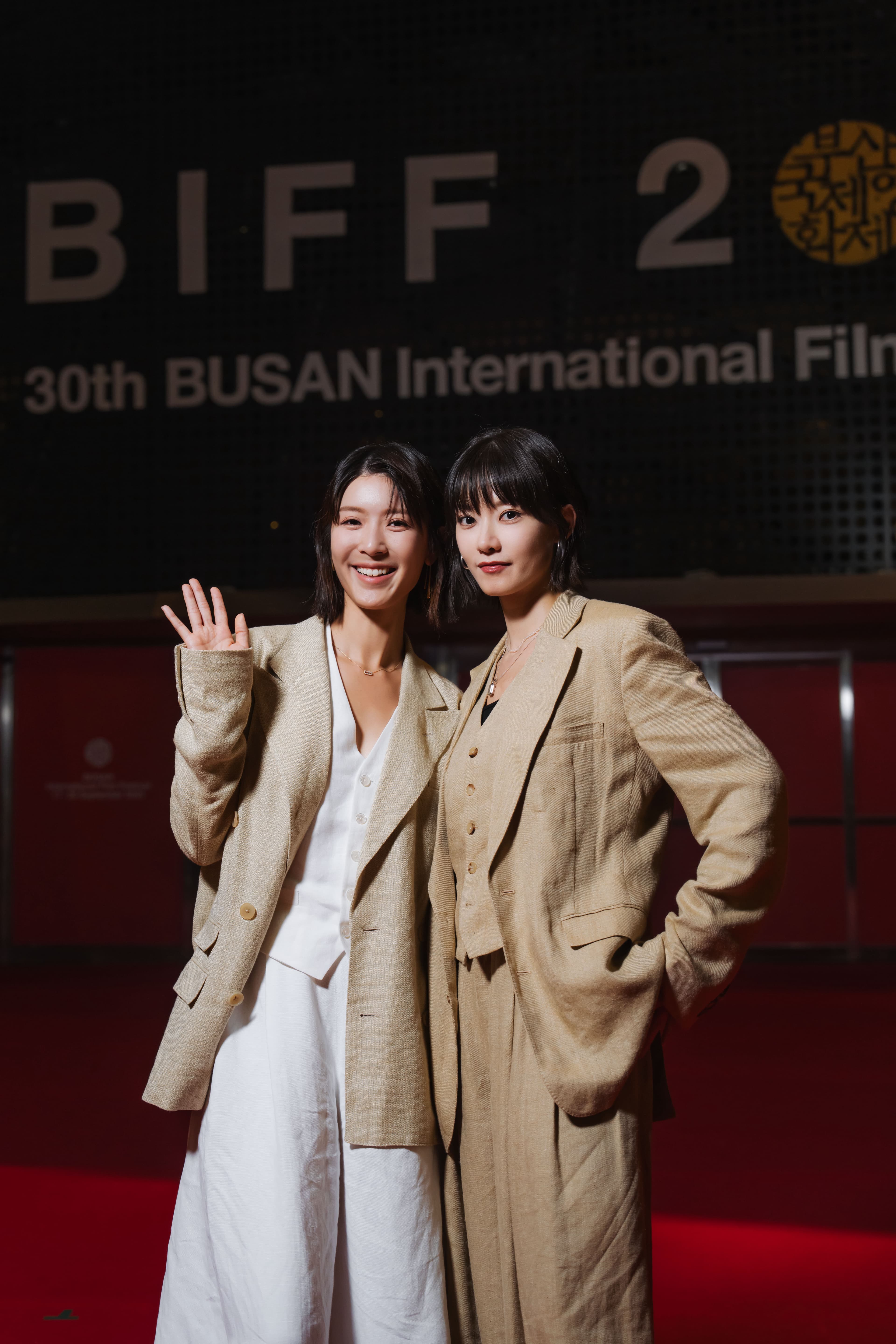 10年前余香凝與廖子妤合作《骨妹》結成摯友,又再一次在《骨妹》導演新作合體。(綺影發行提供)