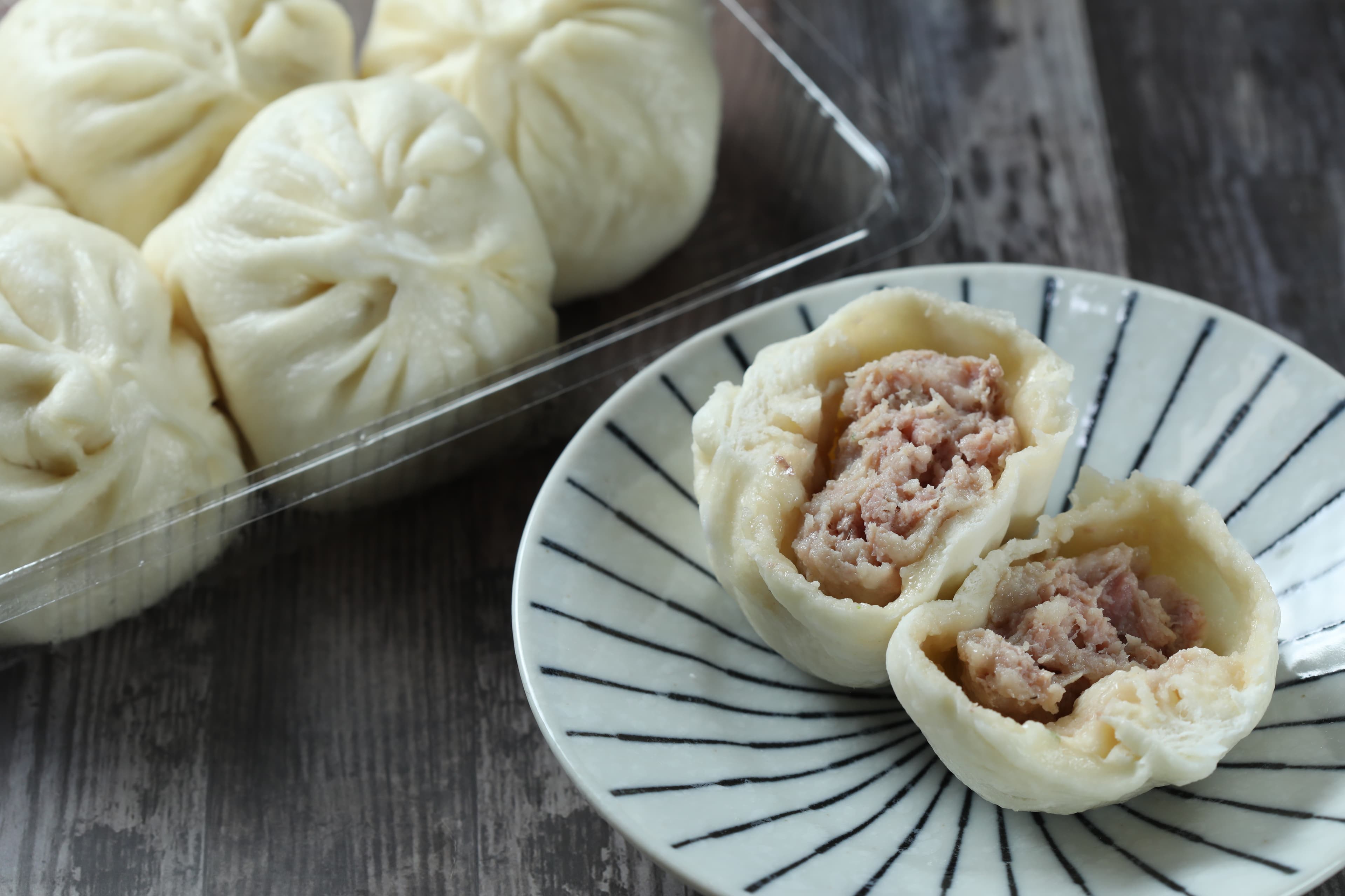 「鮮肉包」裡面有薑絲提味。(180元/盒、6顆)