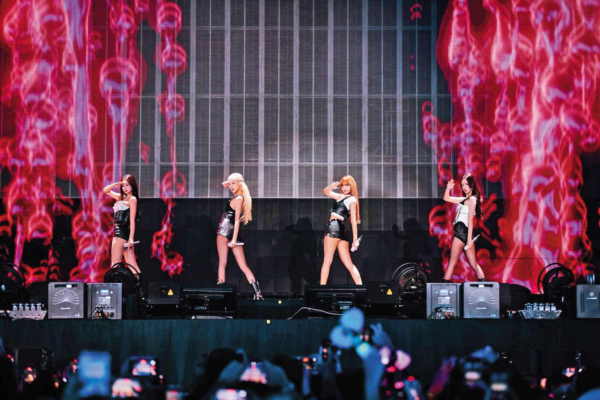 韓國大勢女團BLACKPINK,去年10月中,在高雄連唱2場,吸引逾10萬粉絲進場。(Live Nation Taiwan提供)