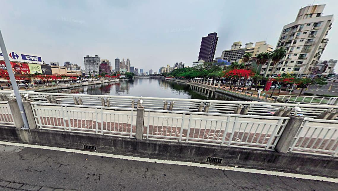 羅男殺害王男後,將他分屍裝袋,最後從建國橋丟下愛河。(翻攝GoogleMaps)