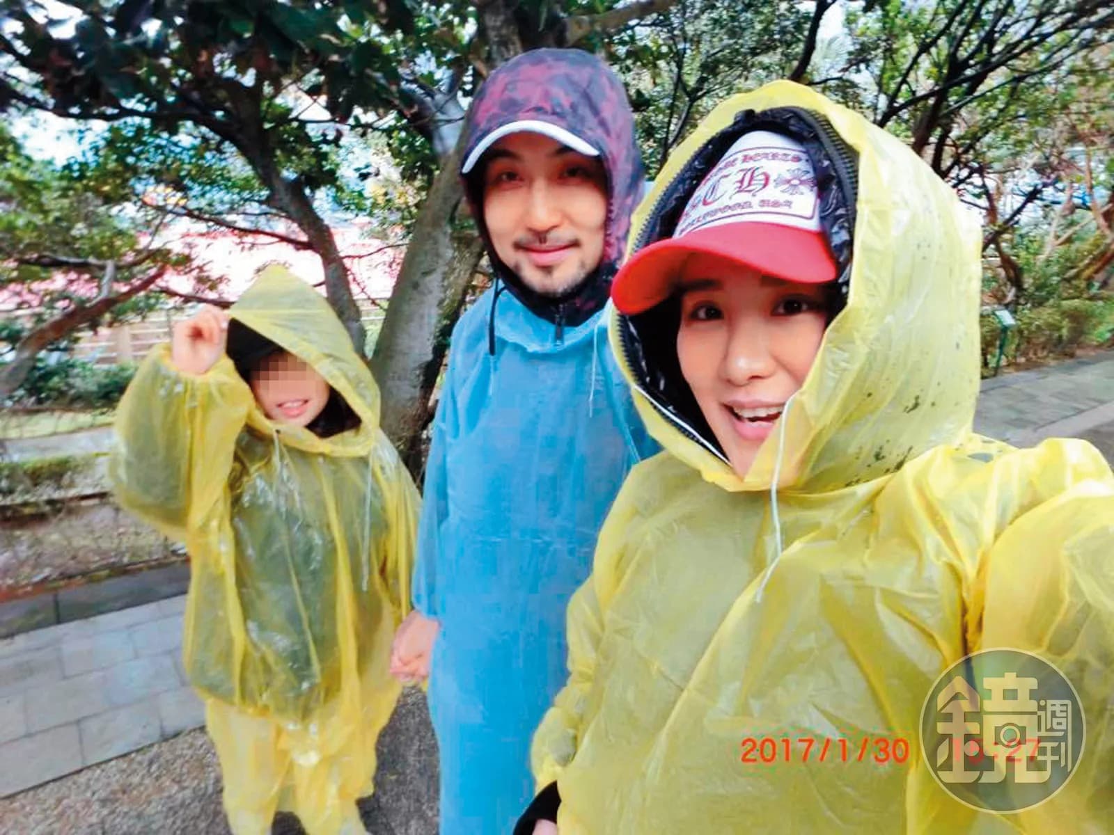 小禎與前夫李進良12年婚姻有7年處於分居狀態，期間女兒多由小禎撫養。（翻攝小禎臉書）