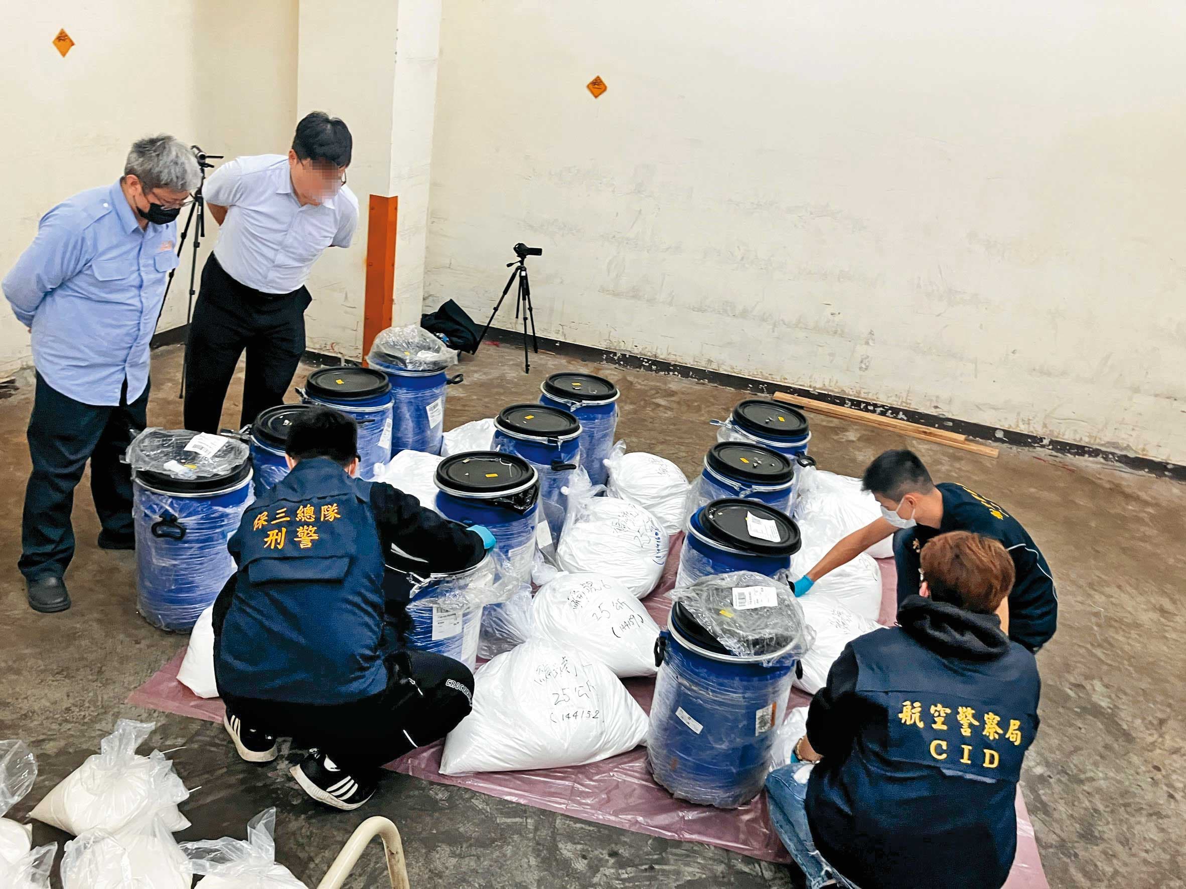 去年6月,以竹聯幫明仁會何姓男子為首的走私集團,遭檢警查獲引起國安單位注意。(翻攝畫面)