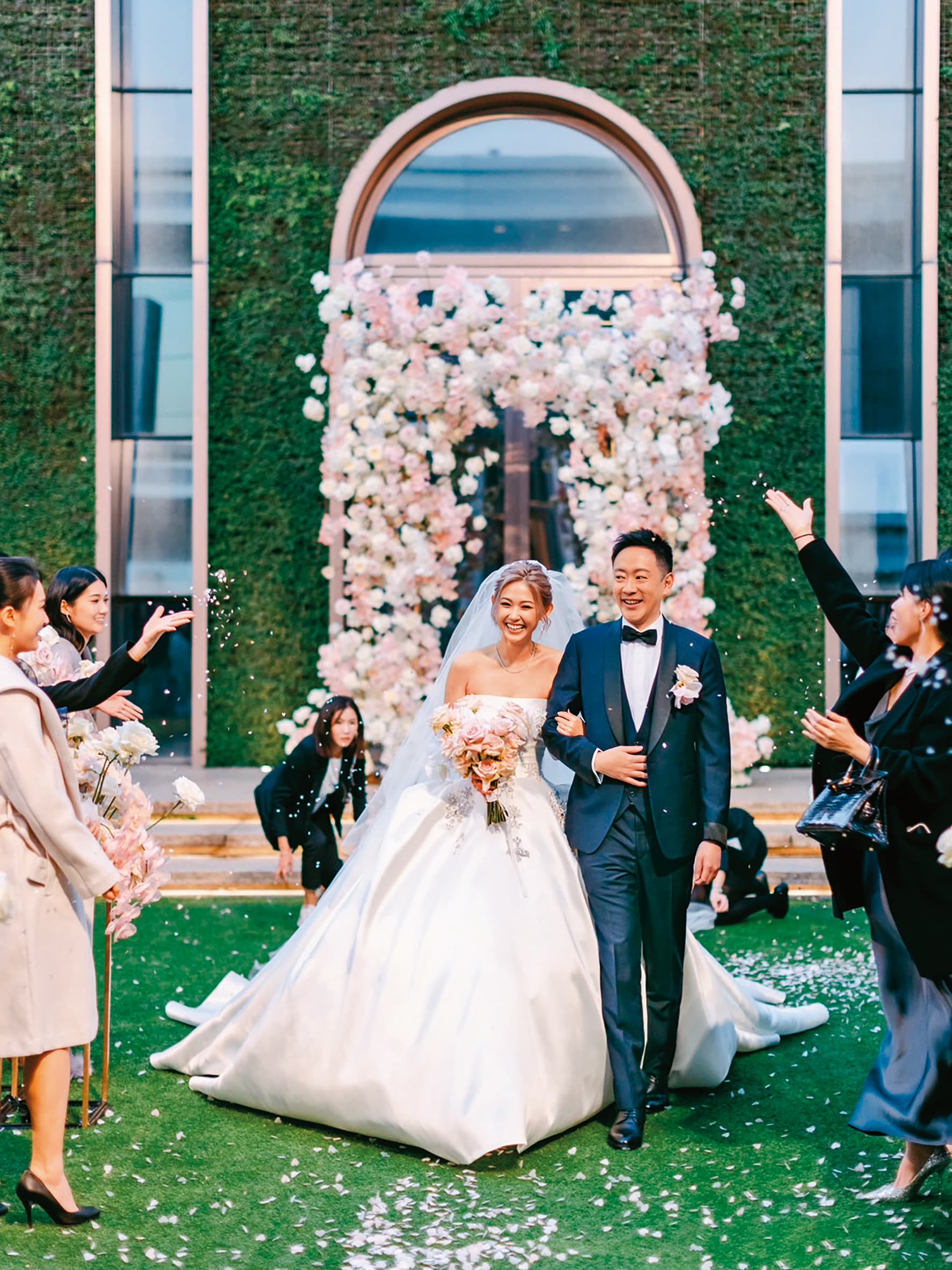 林知蔚與盧芃宇的婚宴走中西融合風,讓家族成員與政商大老都與會分享幸福。(讀者提供)