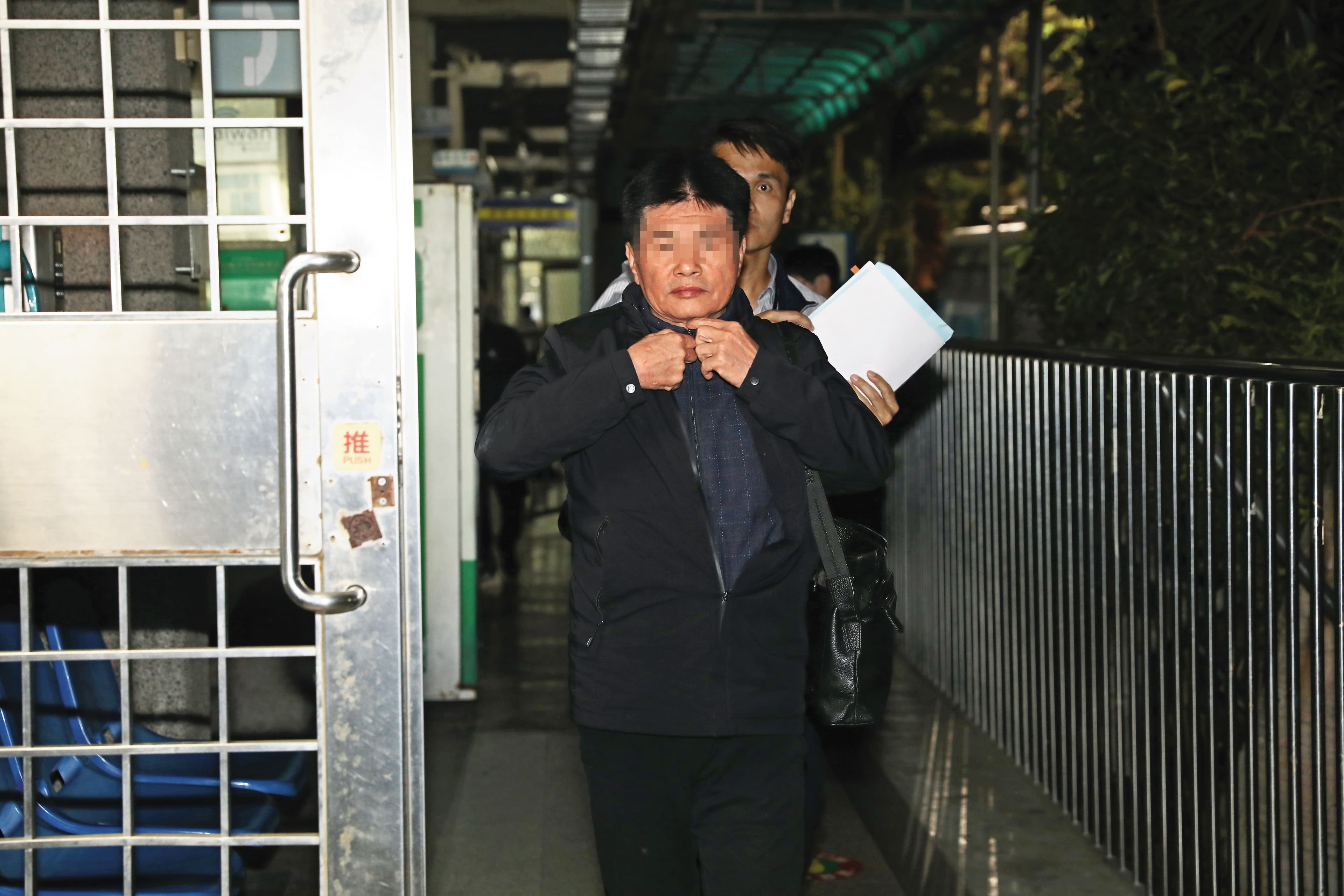 不肖公務員疑勾結私菸集團詐領查緝獎勵金,多名海巡偵查員及警員遭傳訊。